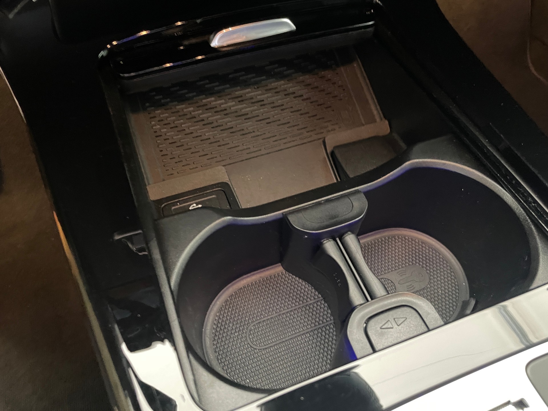 MERCEDES-BENZ A 250 4Matic 8G-DCT AMG Line-image-15