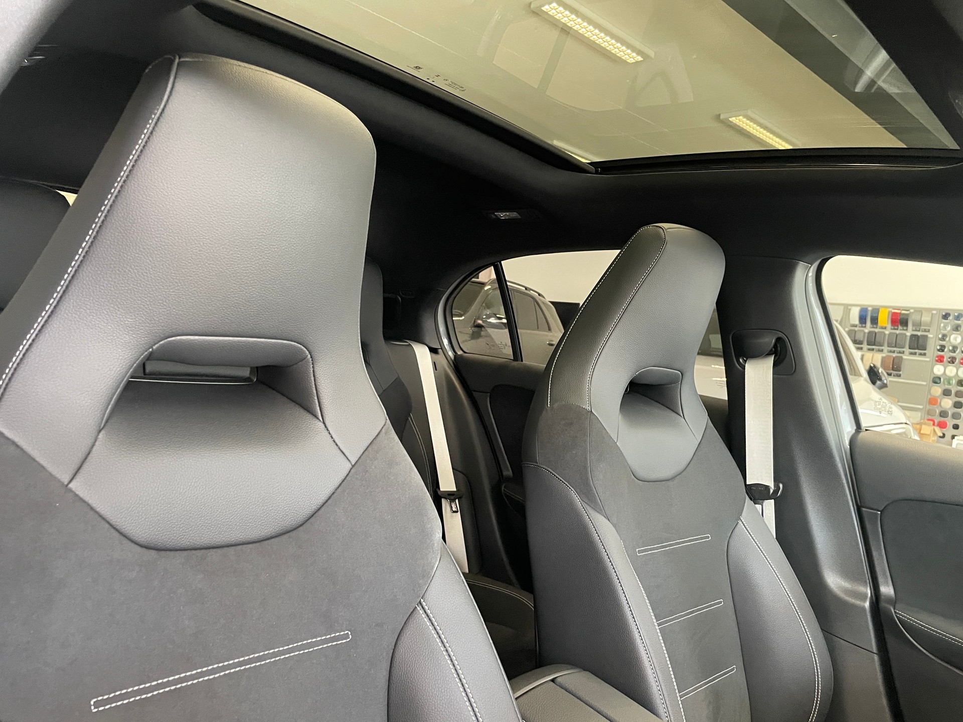 MERCEDES-BENZ A 250 4Matic 8G-DCT AMG Line-image-22