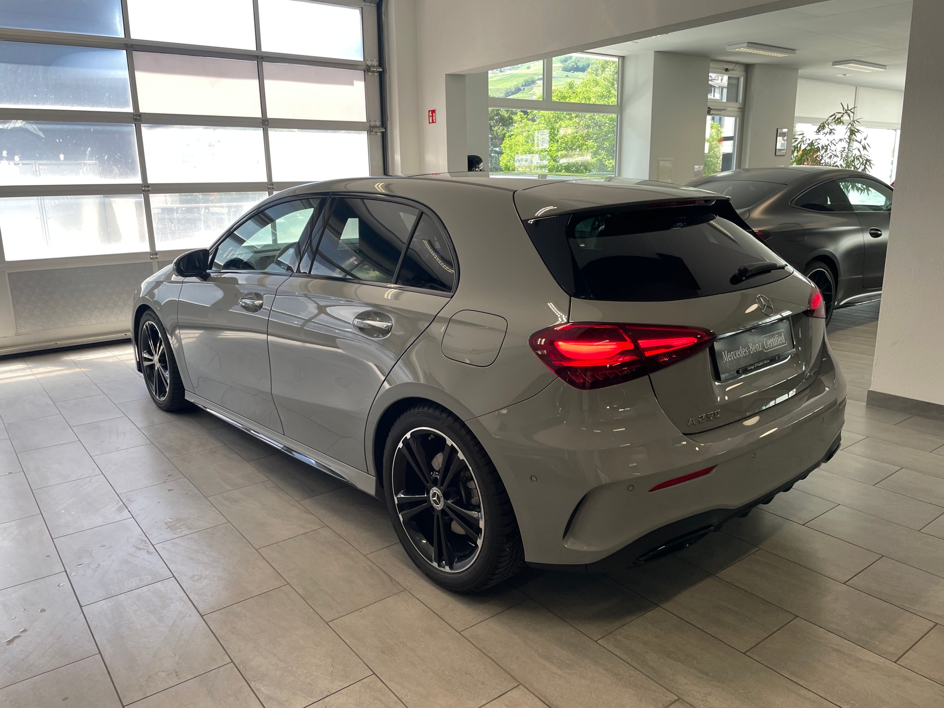 MERCEDES-BENZ A 250 4Matic 8G-DCT AMG Line-image-5