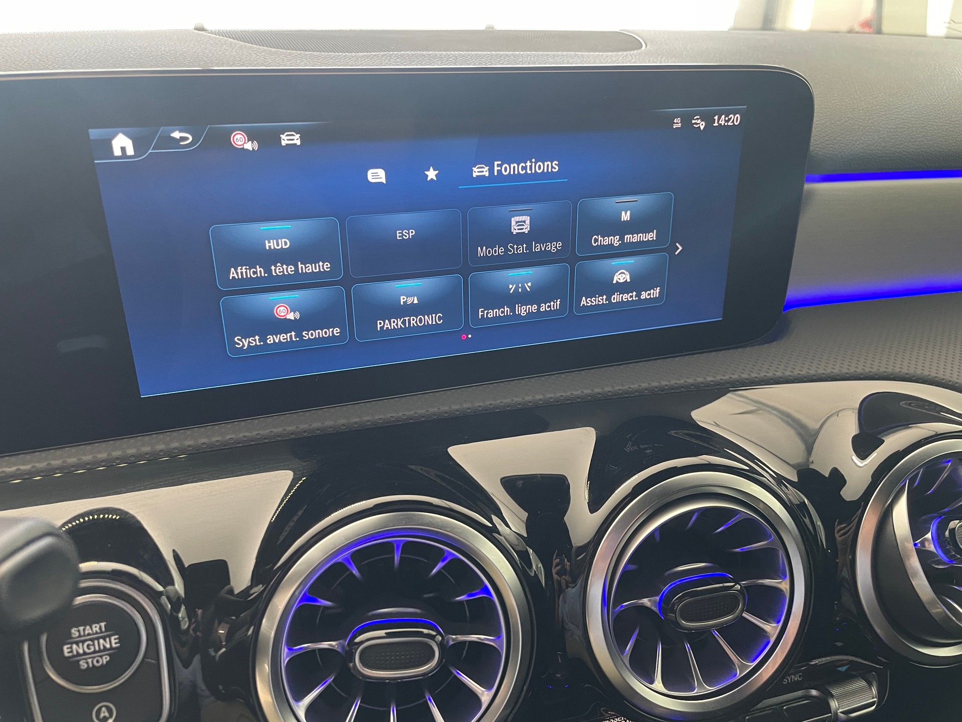 MERCEDES-BENZ A 250 4Matic 8G-DCT AMG Line-image-18