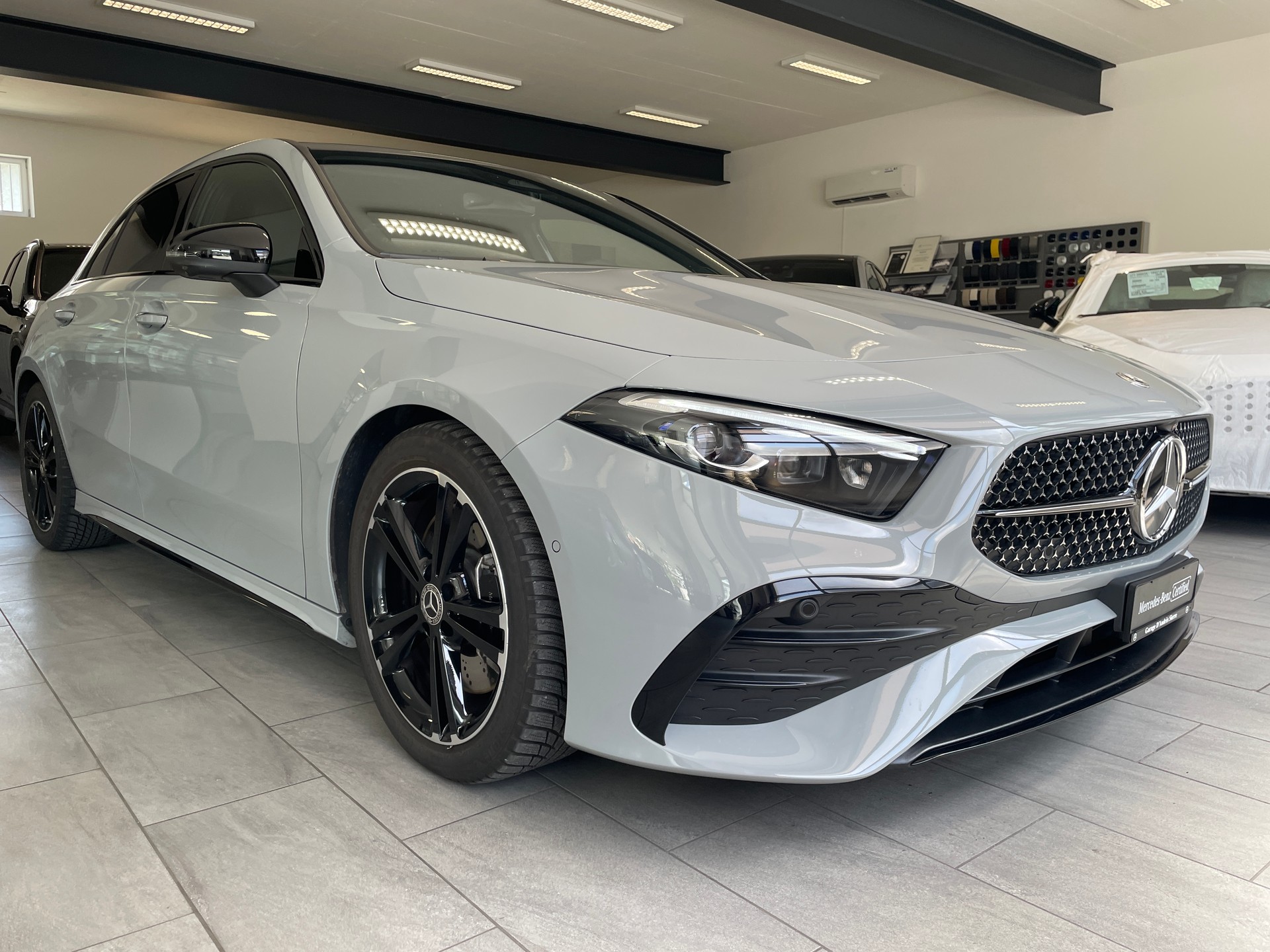 MERCEDES-BENZ A 250 4Matic 8G-DCT AMG Line-image-3