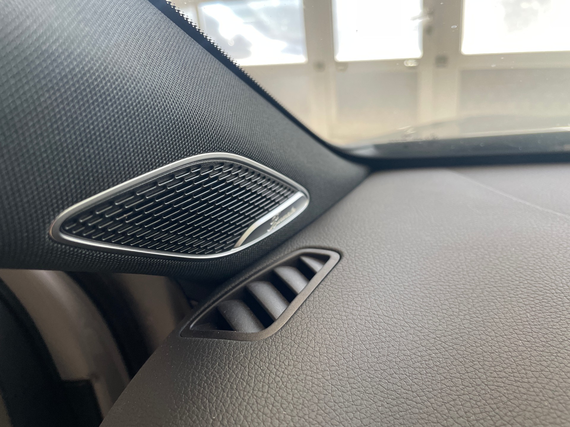 MERCEDES-BENZ A 250 4Matic 8G-DCT AMG Line-image-13