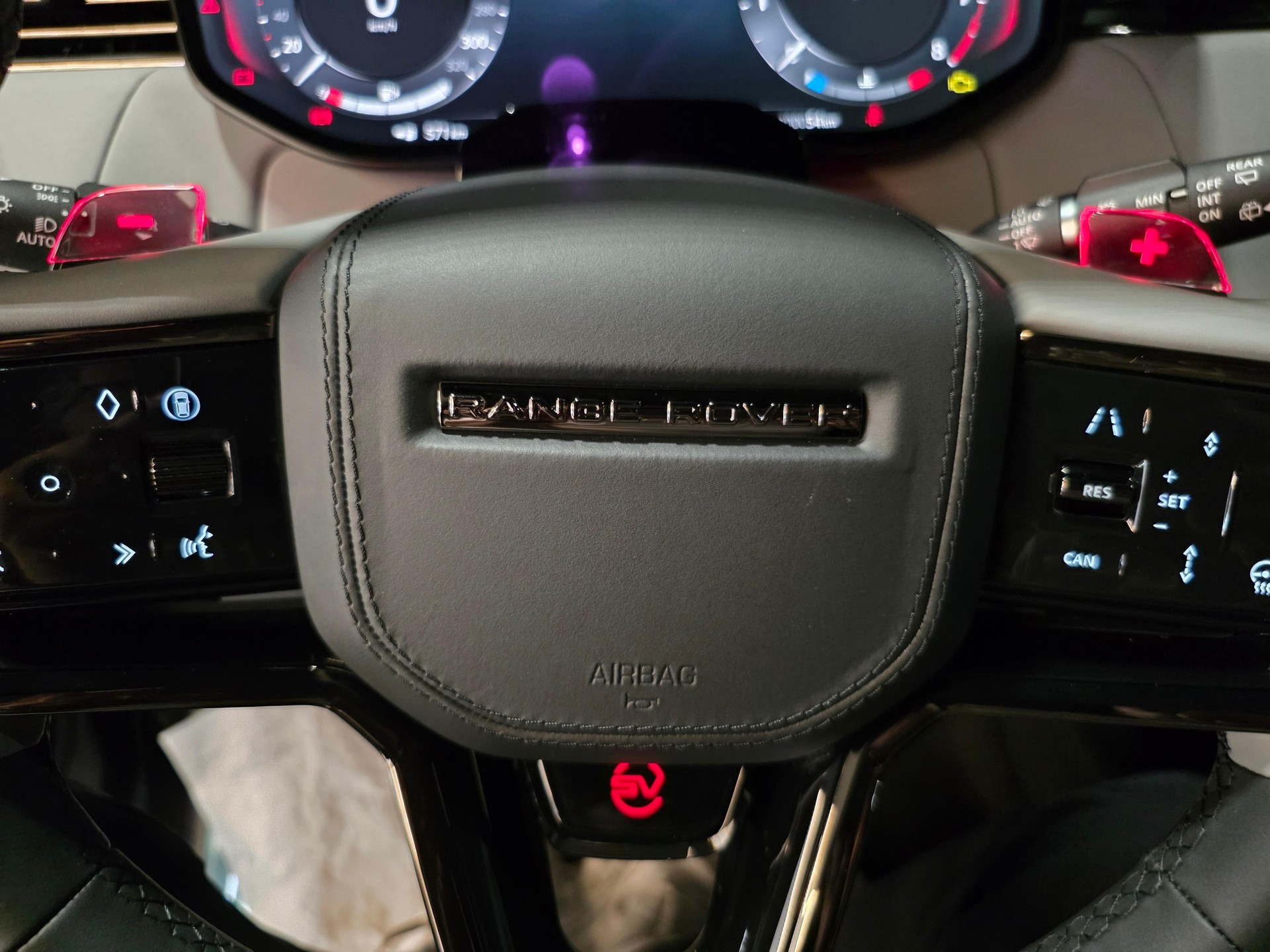 LAND ROVER Range Rover Sport 4.4 V8 SV-image-9