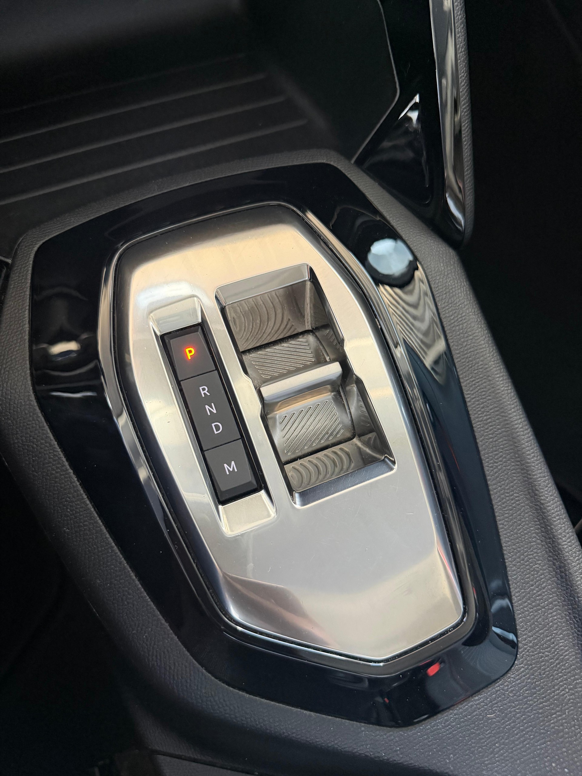 PEUGEOT 208 1.2 PureTech 100 Active Pack-image-16
