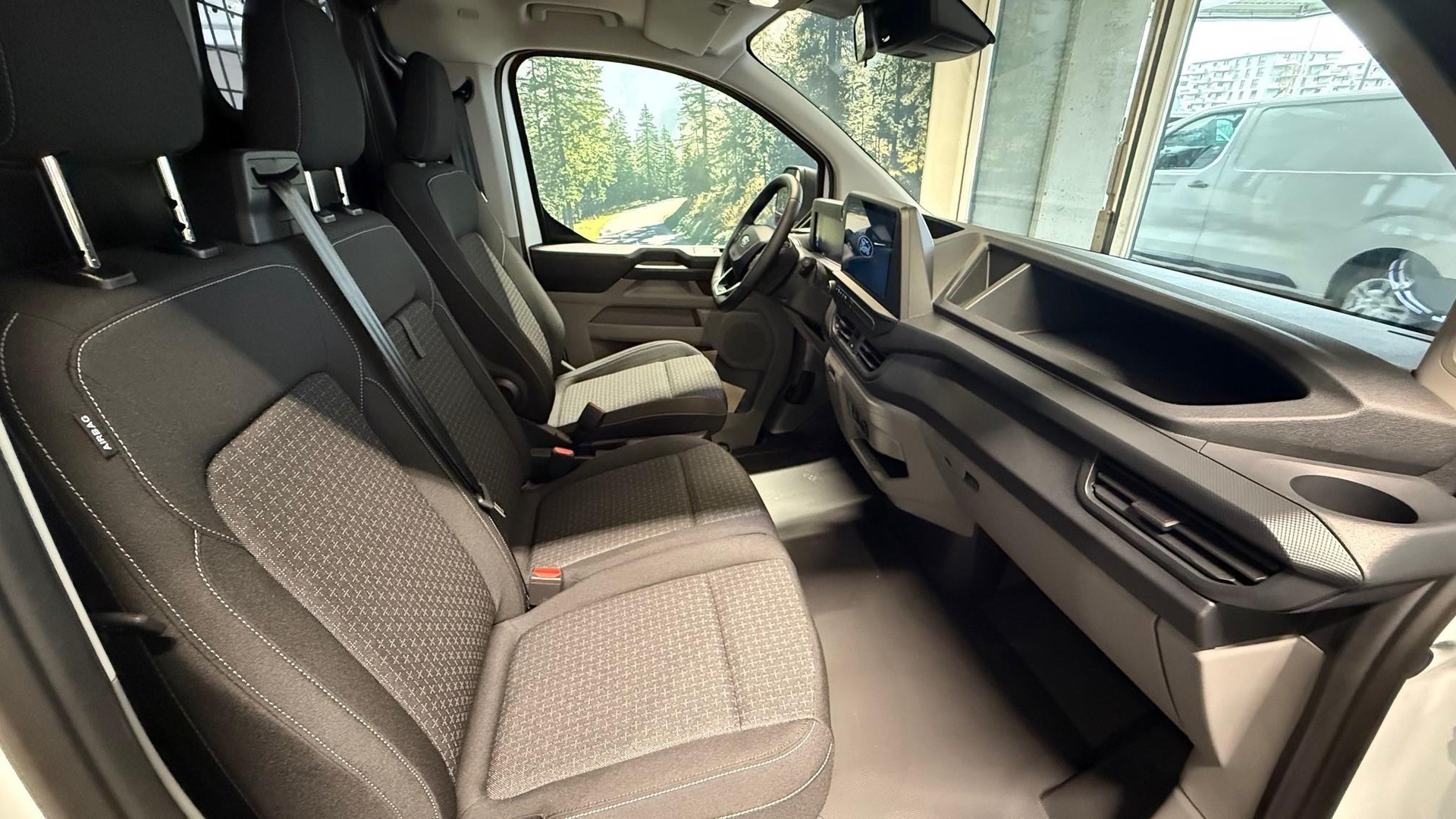 FORD E-Transit C Van 320 L1 Trend-image-12