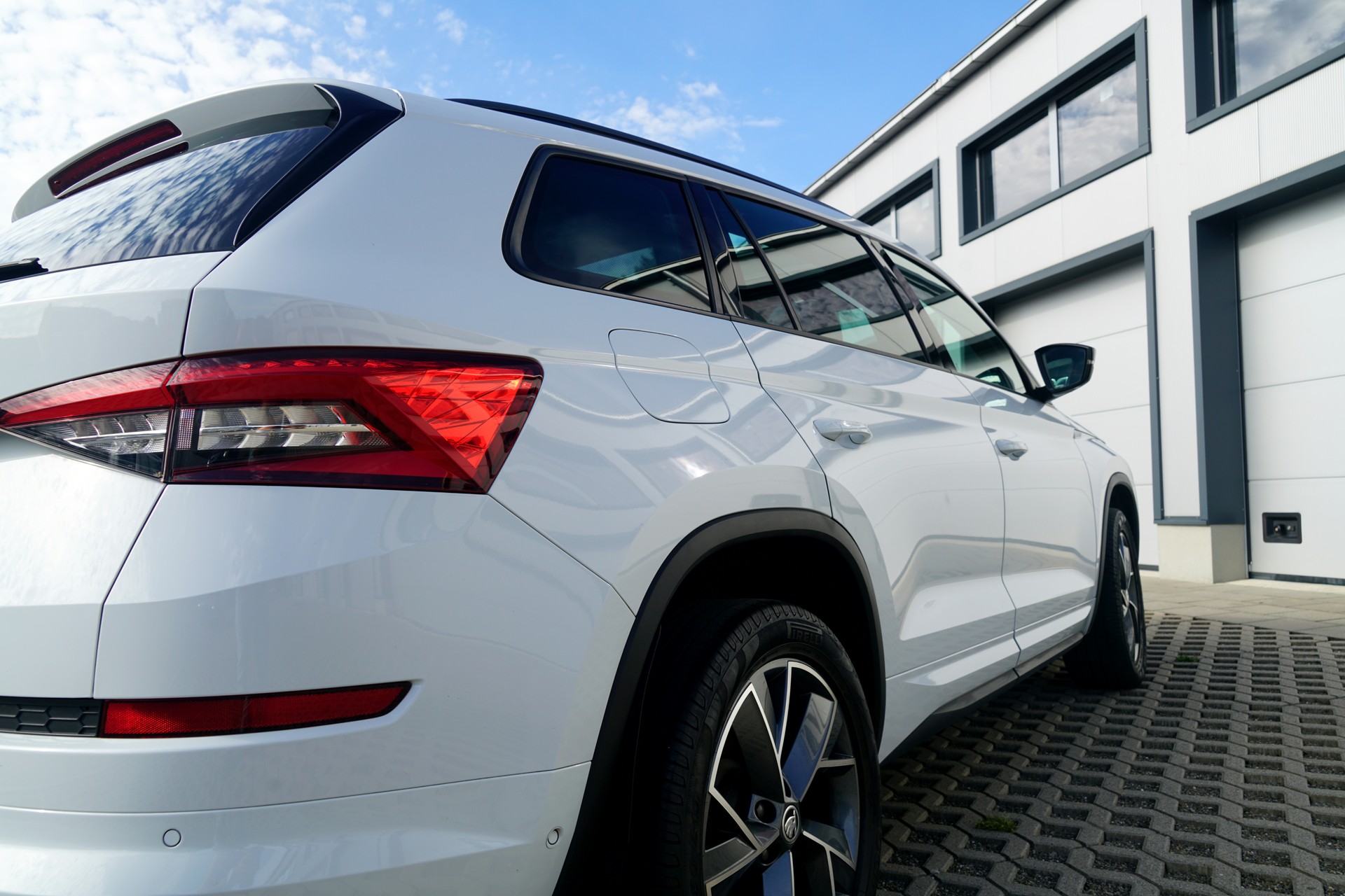 SKODA Kodiaq 2.0 TSI Sport Line DSG 4x4 (CH)-image-4