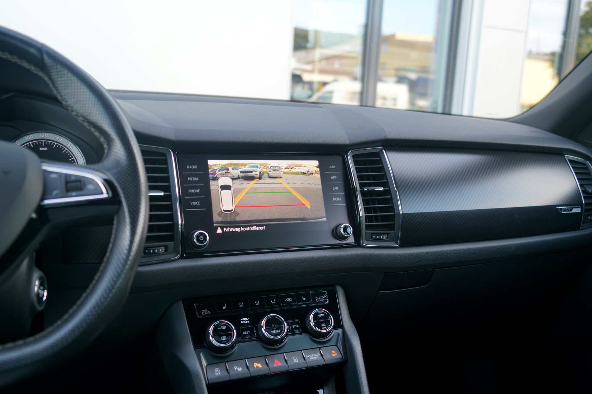 SKODA Kodiaq 2.0 TSI Sport Line DSG 4x4 (CH)-image-8