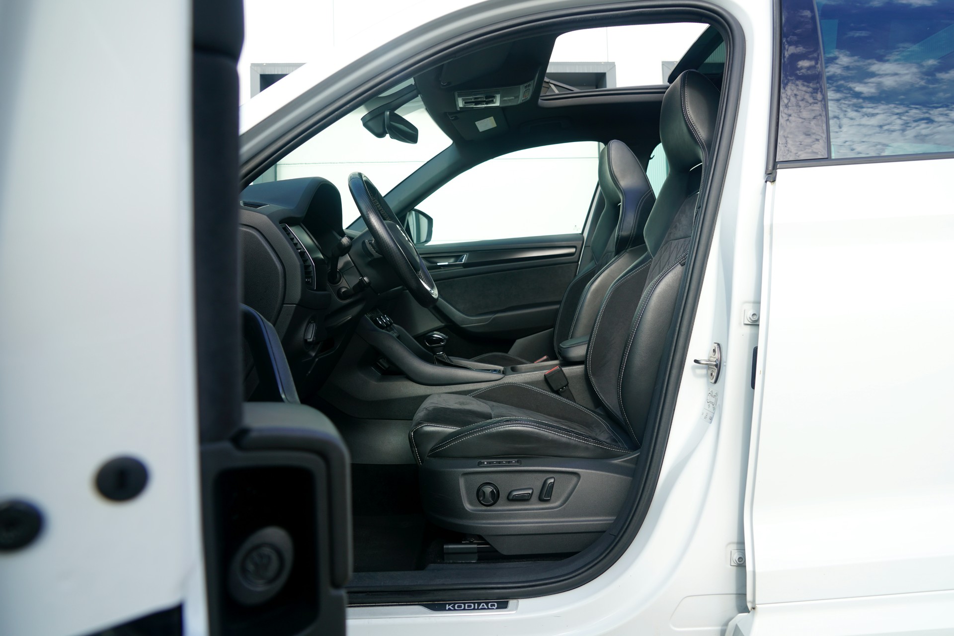SKODA Kodiaq 2.0 TSI Sport Line DSG 4x4 (CH)-image-6