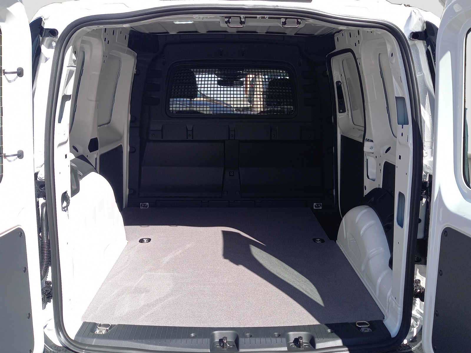 VW Caddy Cargo 1.5 TSI Entry-image-9