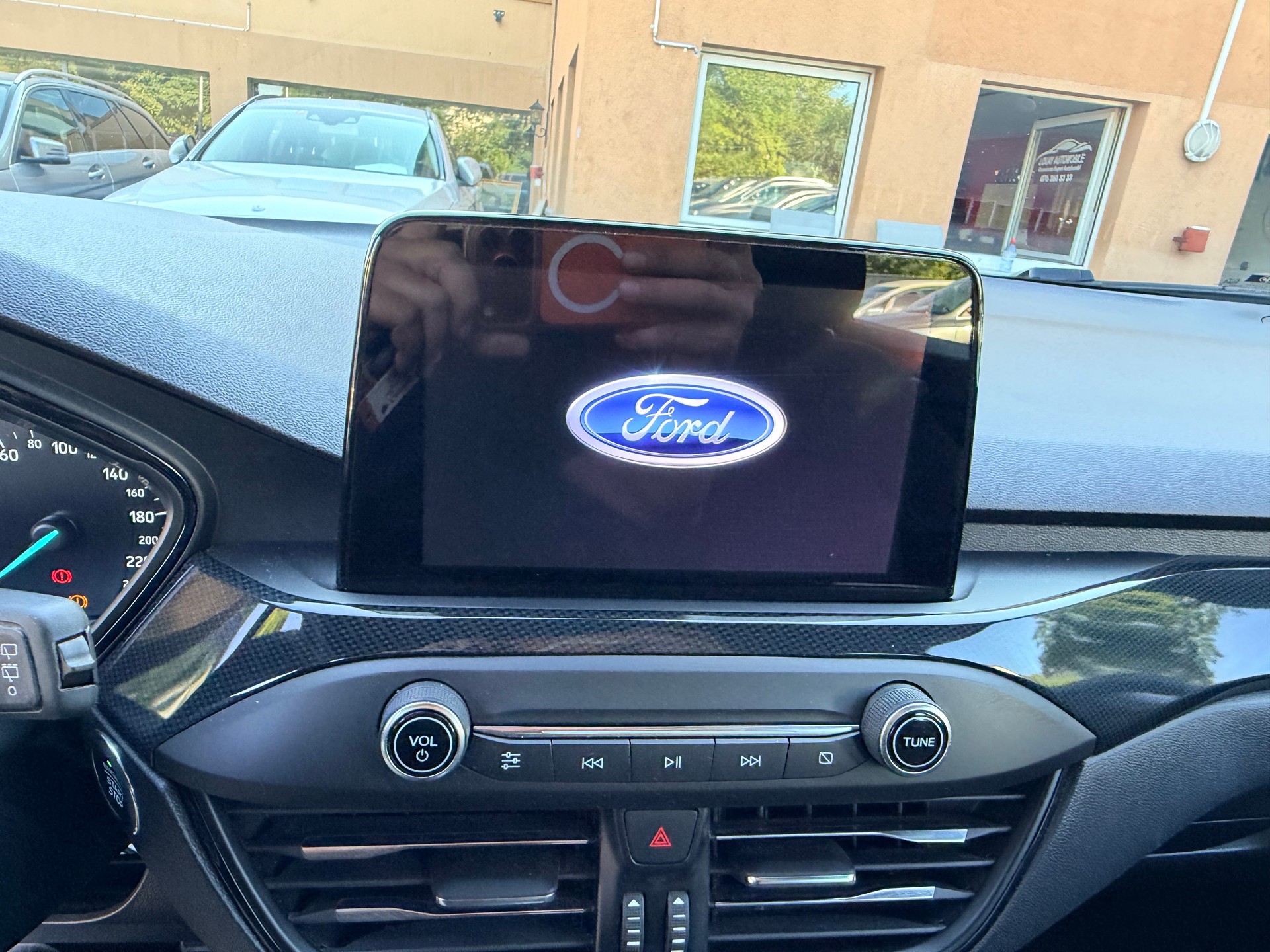 FORD Focus 1.0 SCTi Titanium ST-Line-image-18