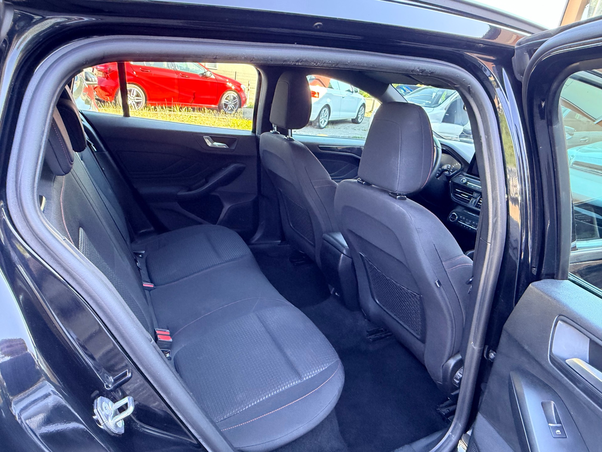 FORD Focus 1.0 SCTi Titanium ST-Line-image-15