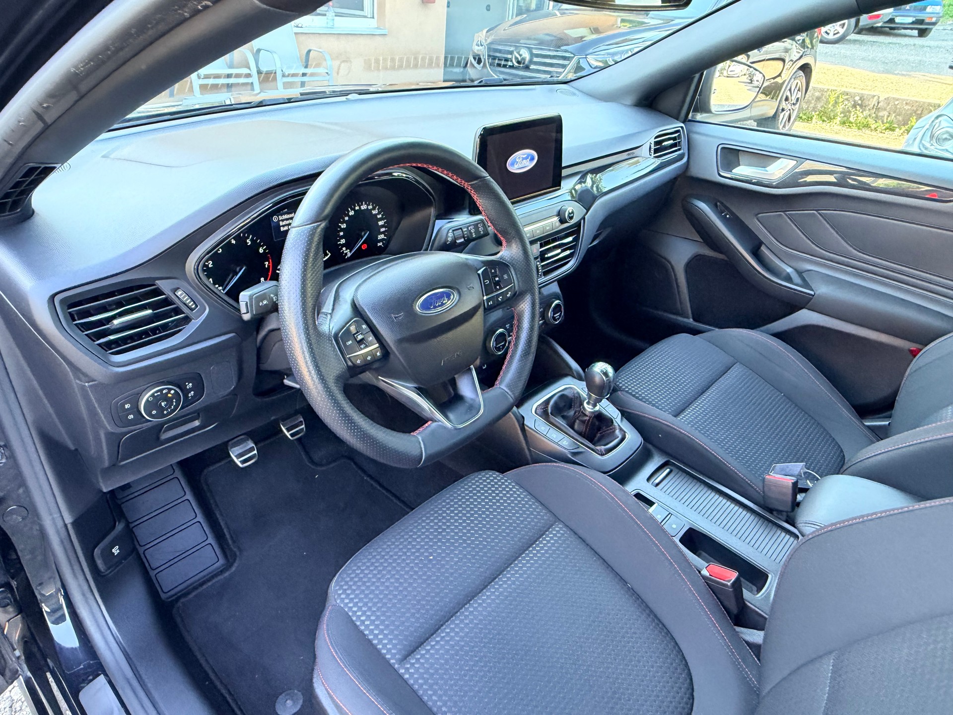 FORD Focus 1.0 SCTi Titanium ST-Line-image-17