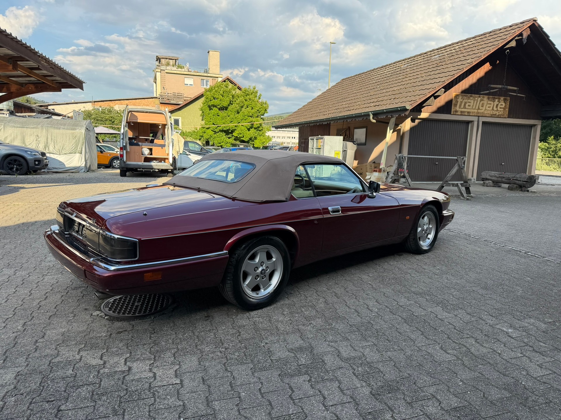 JAGUAR XJS 6.0 V12 Convertible-image-4