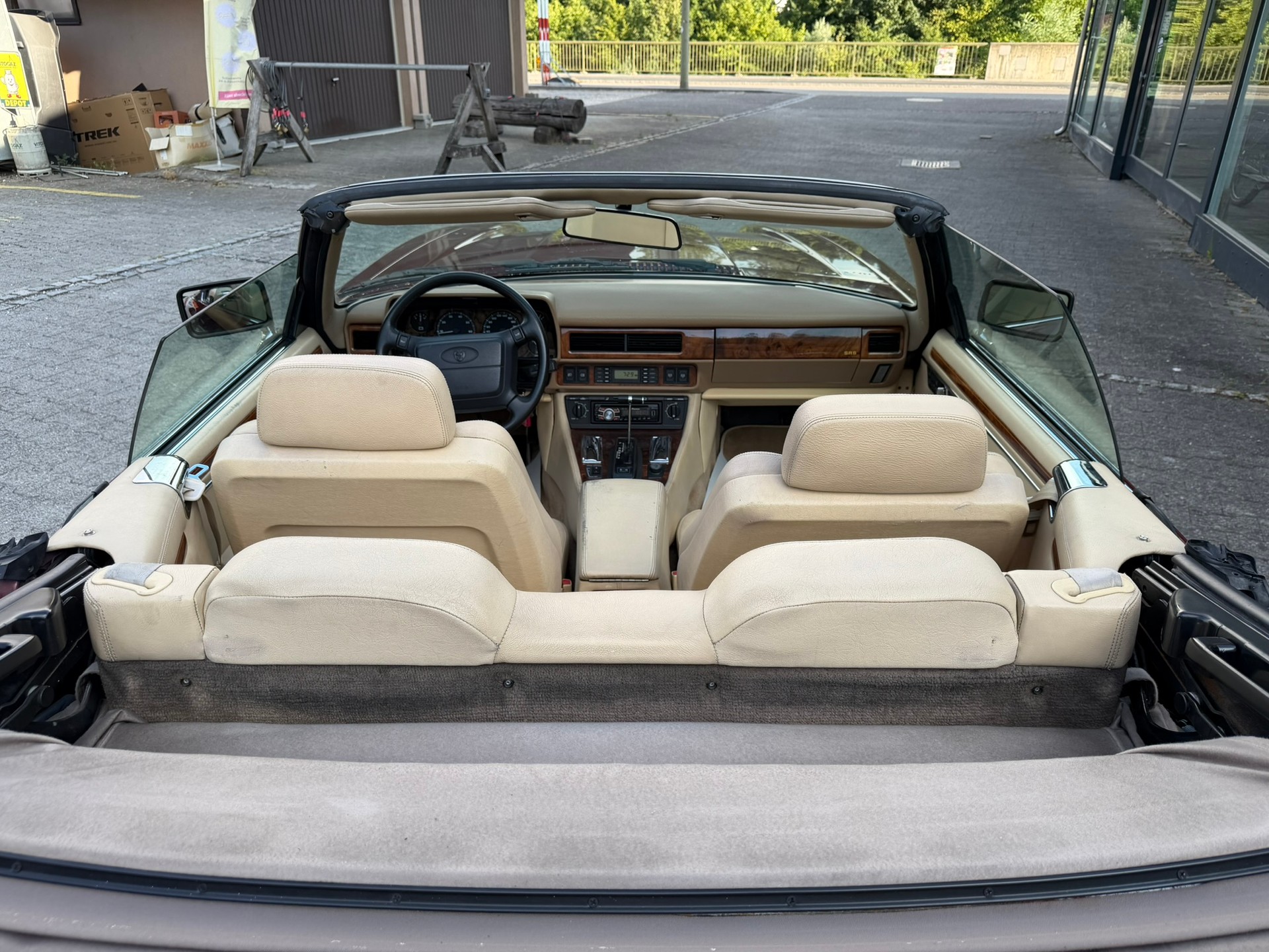 JAGUAR XJS 6.0 V12 Convertible-image-6