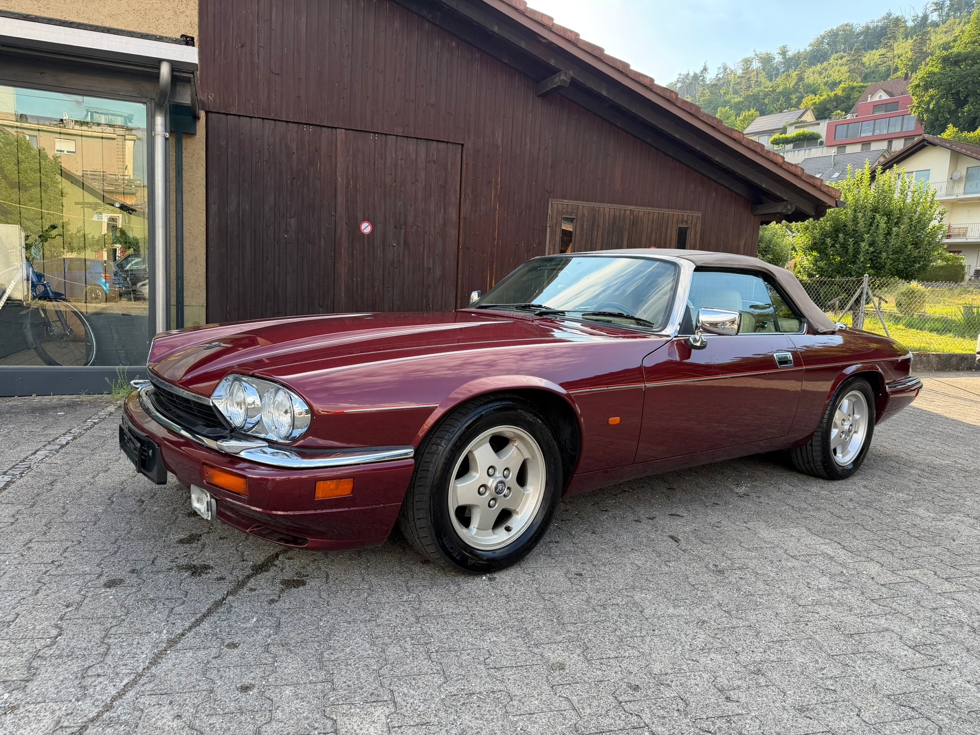 JAGUAR XJS 6.0 V12 Convertible-image-0