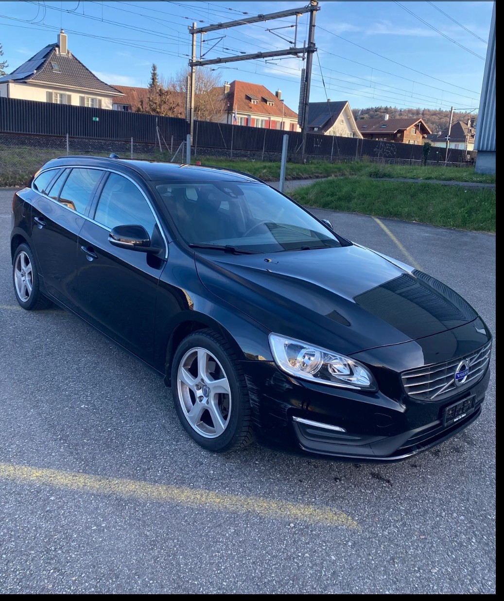 VOLVO V60 D4 Kinetic Geartronic-image-0