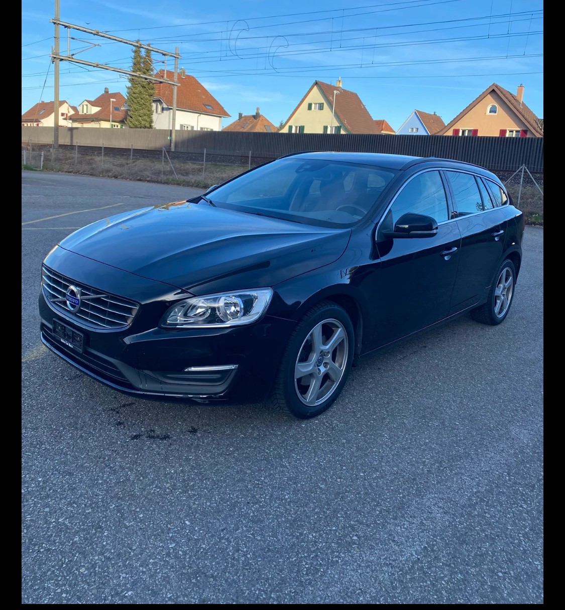 VOLVO V60 D4 Kinetic Geartronic-image-1