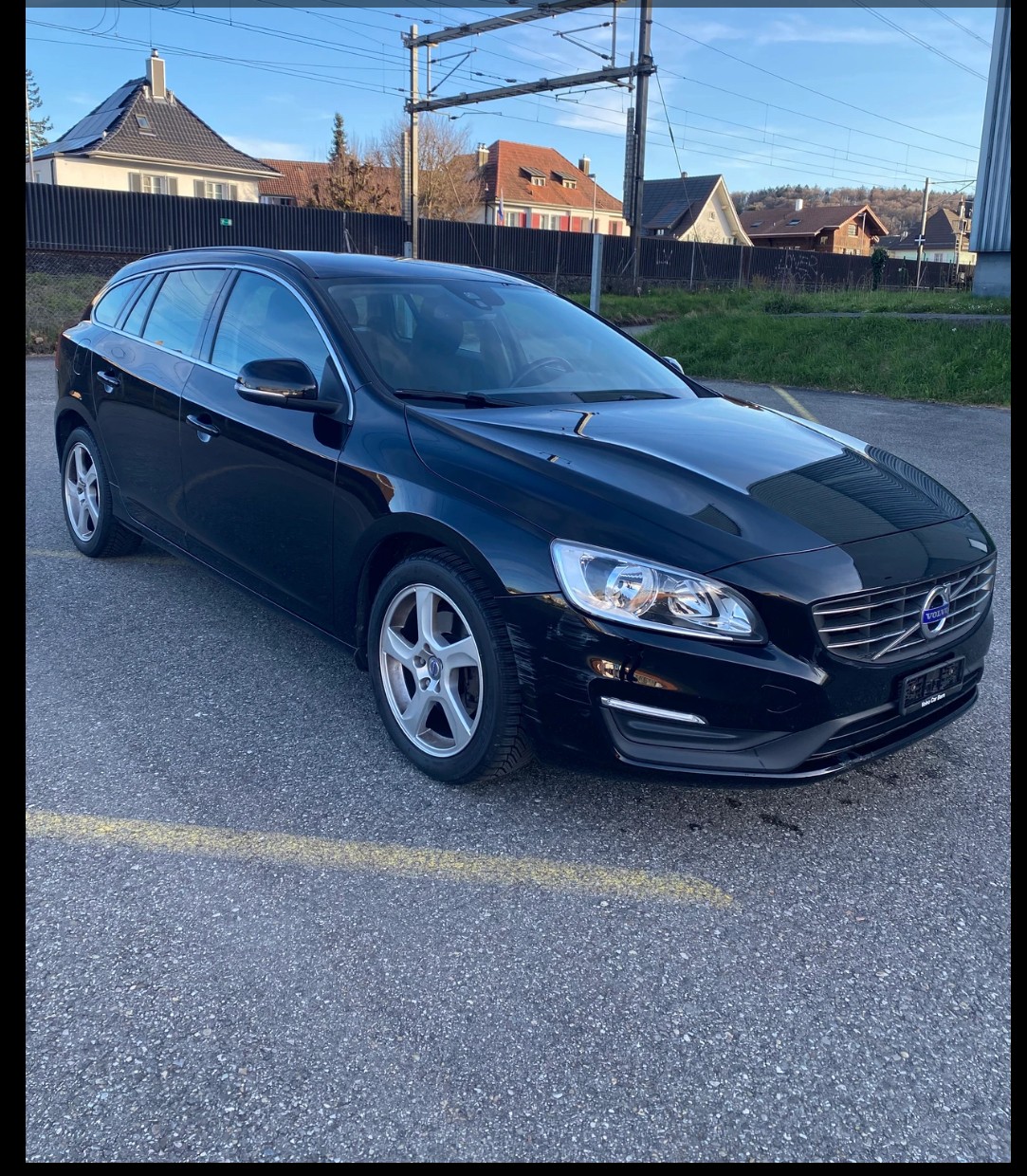 VOLVO V60 D4 Kinetic Geartronic-image-2