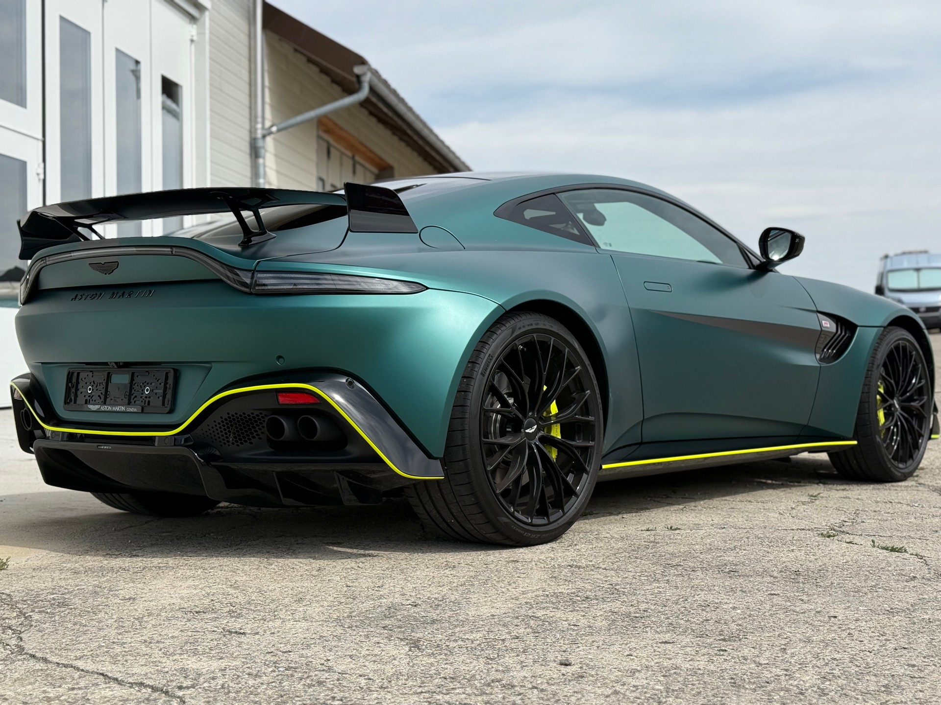ASTON MARTIN F1-image-22