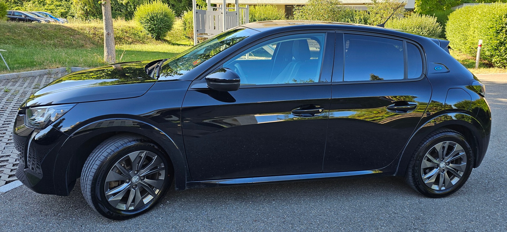 PEUGEOT e-Allure Pack-image-2
