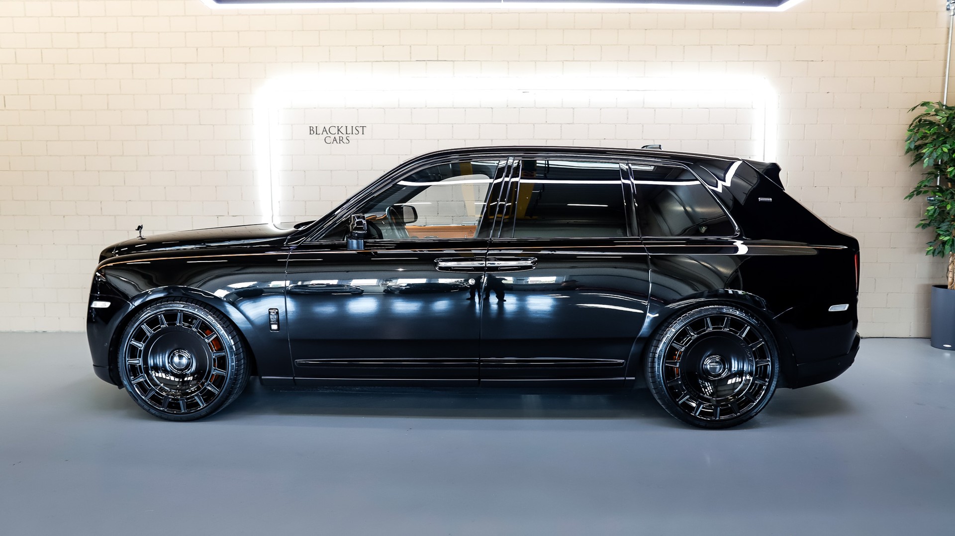 ROLLS-ROYCE Cullinan 6.7 V12 * MANSORY *-image-2