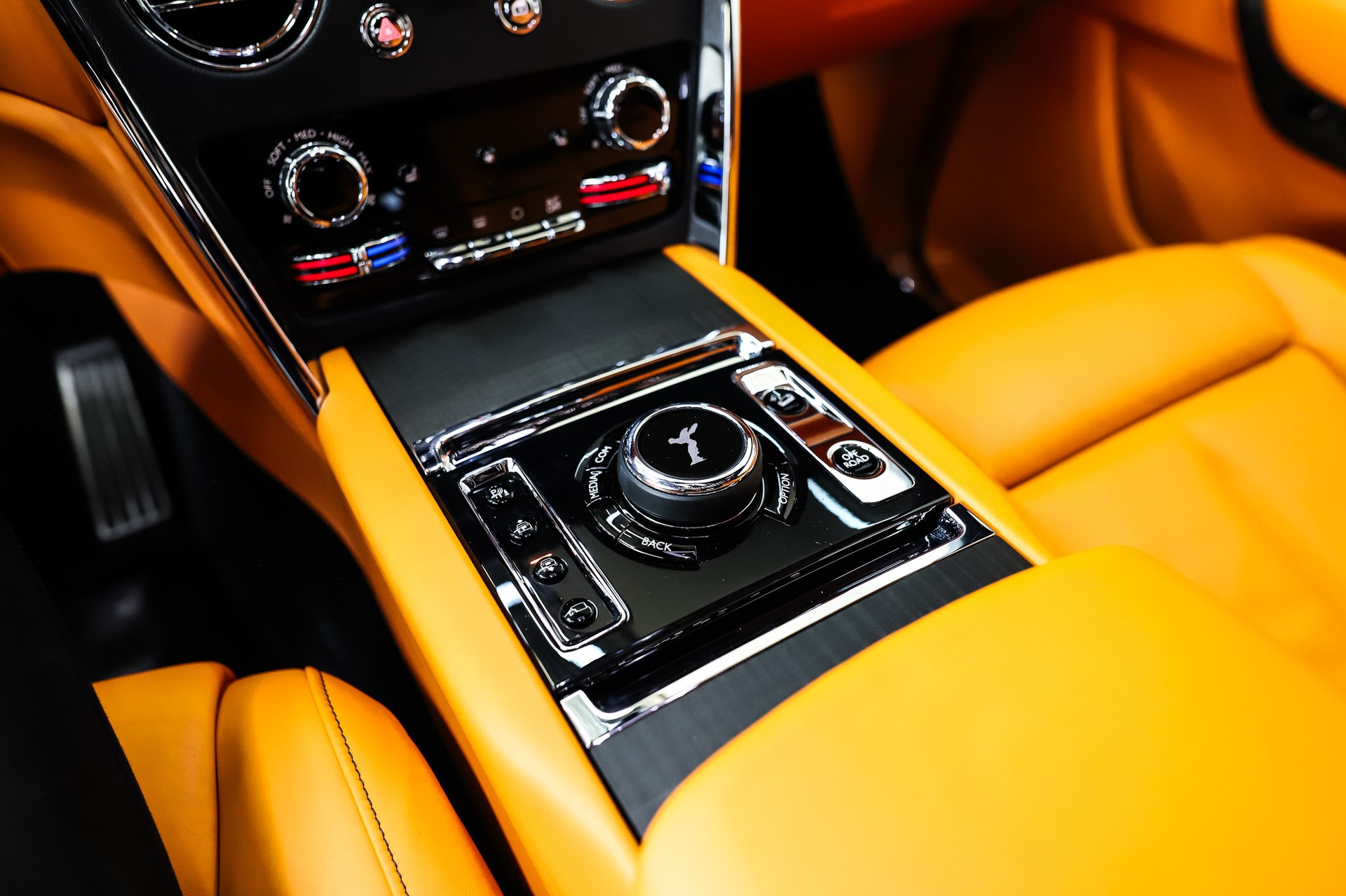 ROLLS-ROYCE Cullinan 6.7 V12 * MANSORY *-image-15