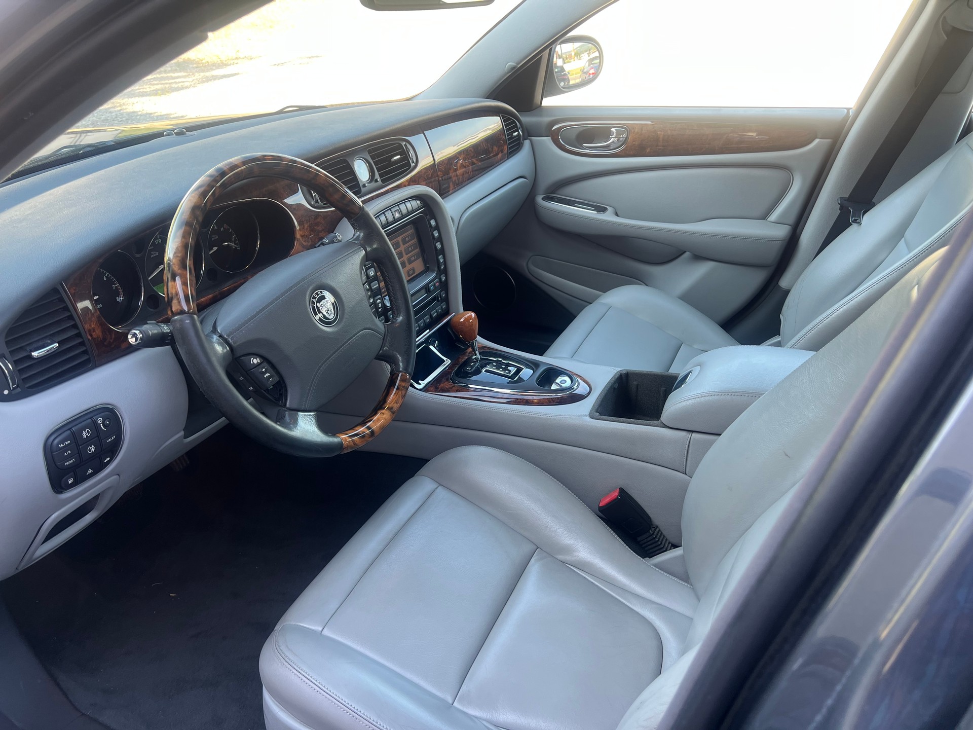 JAGUAR XJ8 LWB 3.5 V8 Executive-image-10