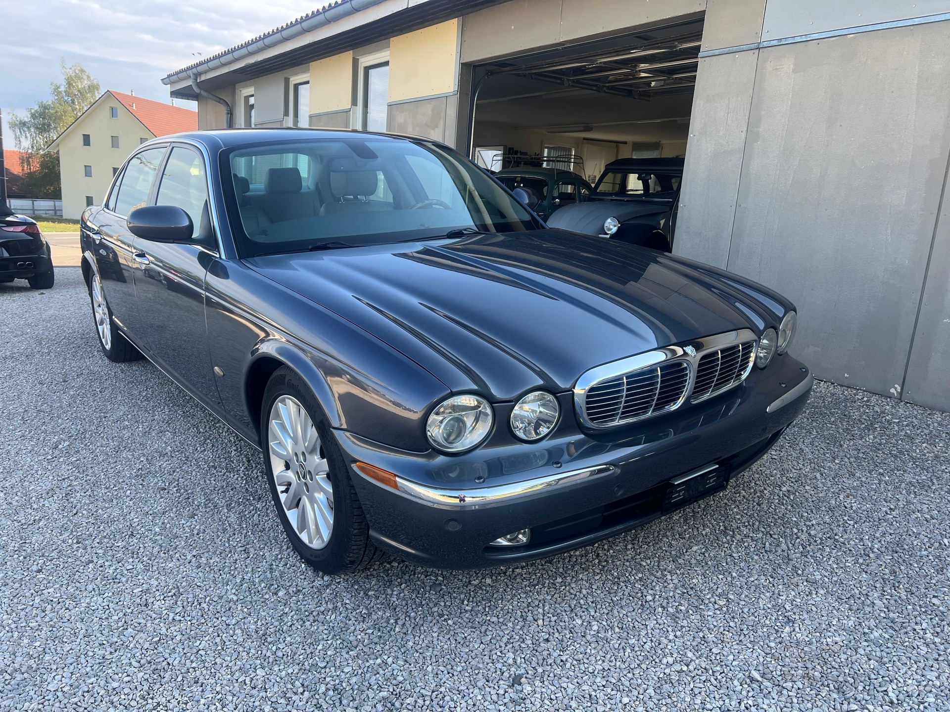 JAGUAR XJ8 LWB 3.5 V8 Executive-image-1