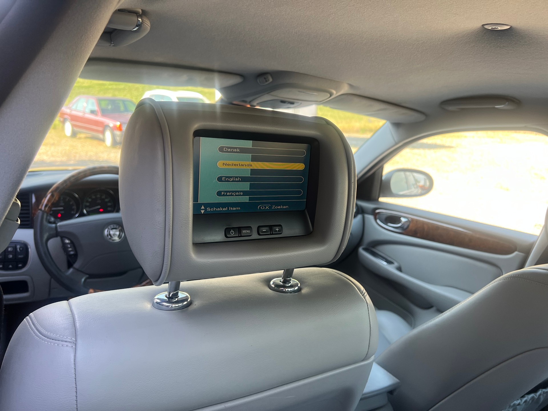 JAGUAR XJ8 LWB 3.5 V8 Executive-image-8