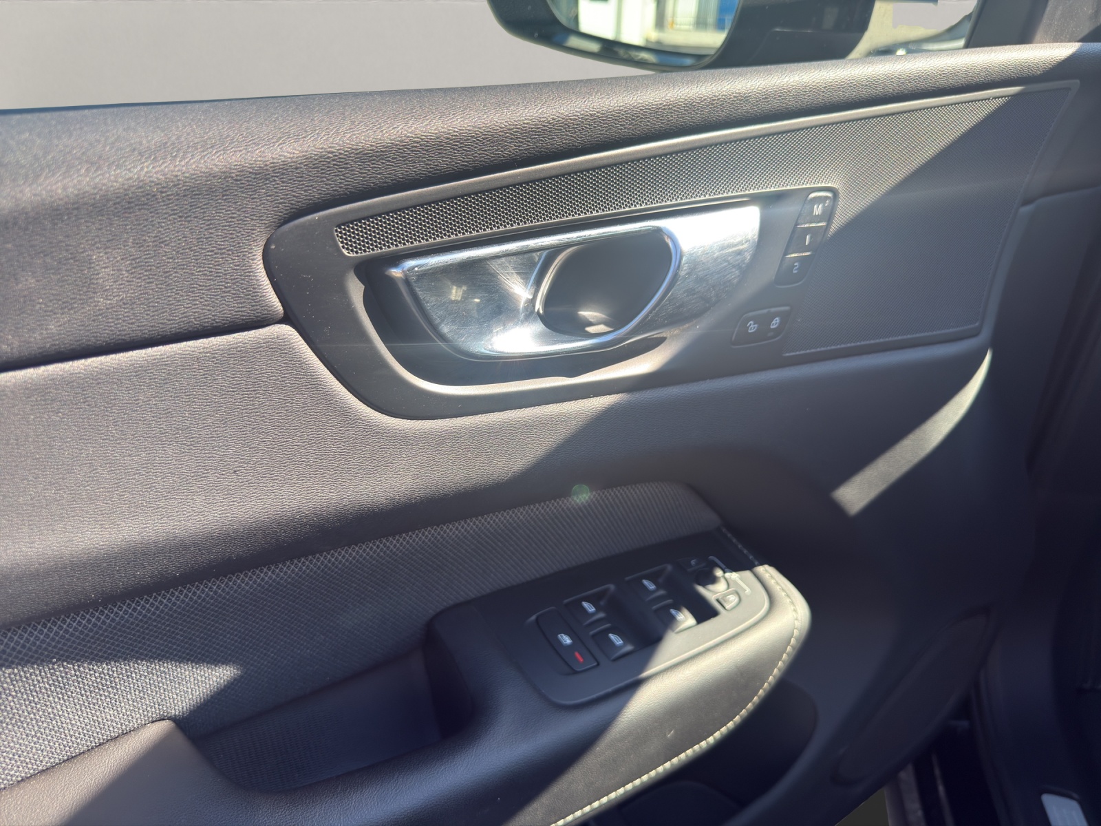 VOLVO XC60 2.0 B5 MH R-Design AWD .-image-16