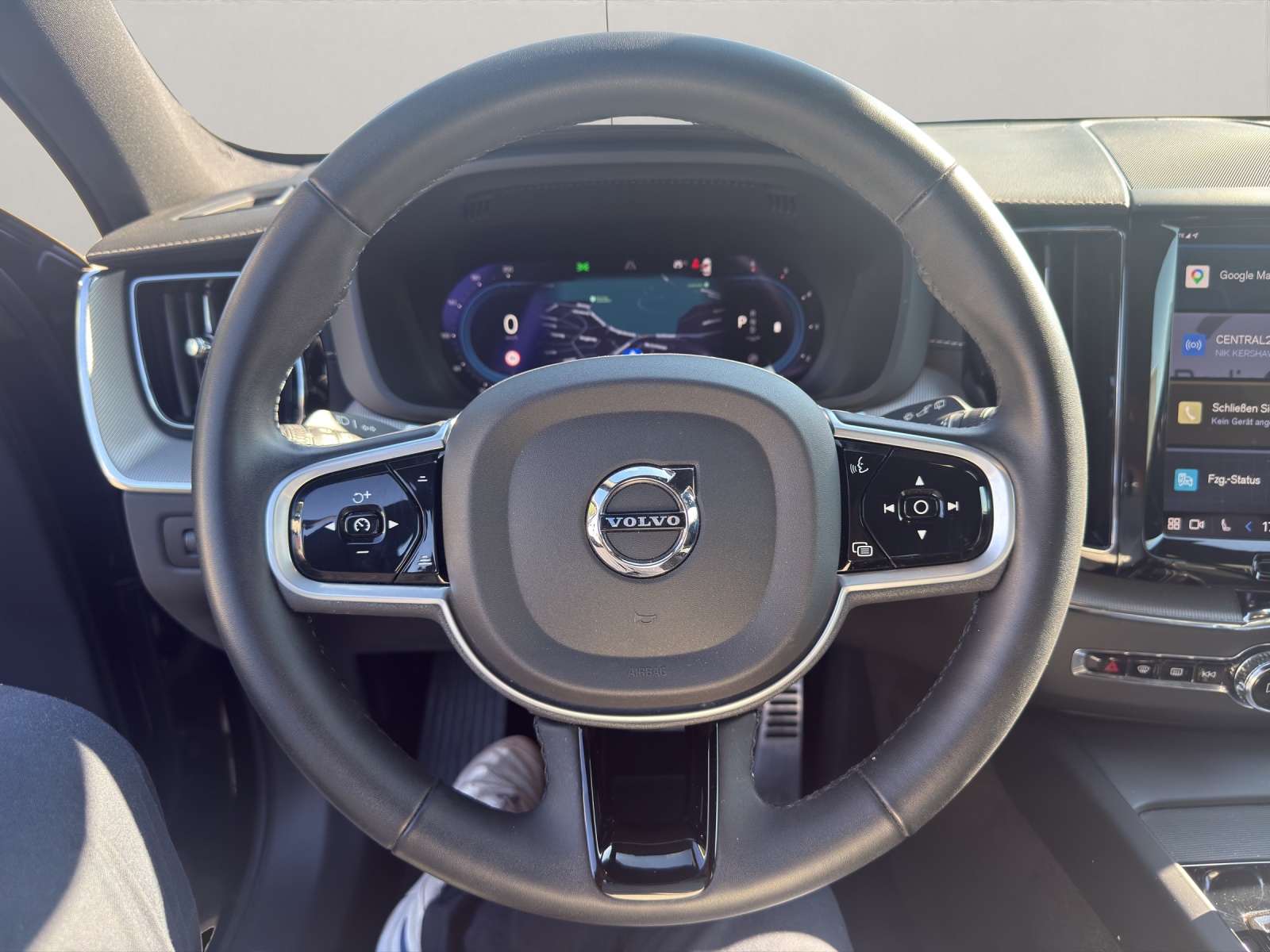 VOLVO XC60 2.0 B5 MH R-Design AWD .-image-13