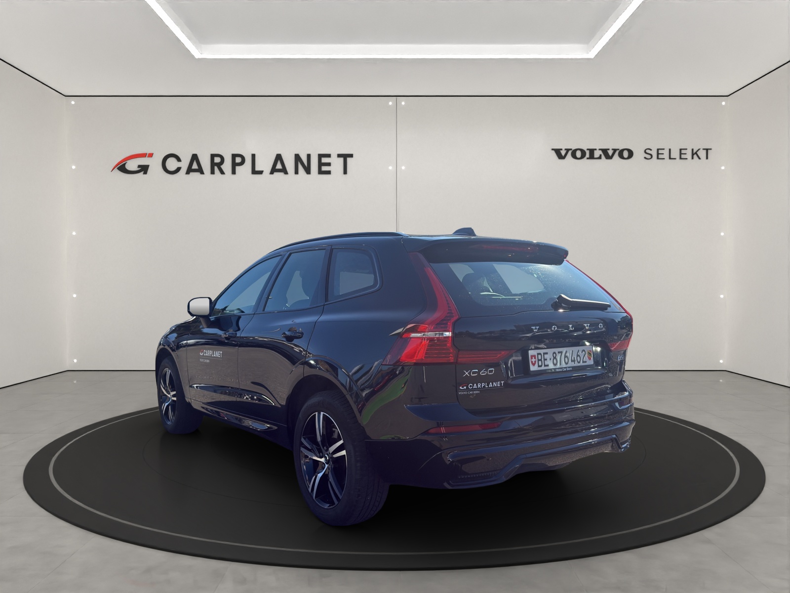 VOLVO XC60 2.0 B5 MH R-Design AWD .-showroom-element-3