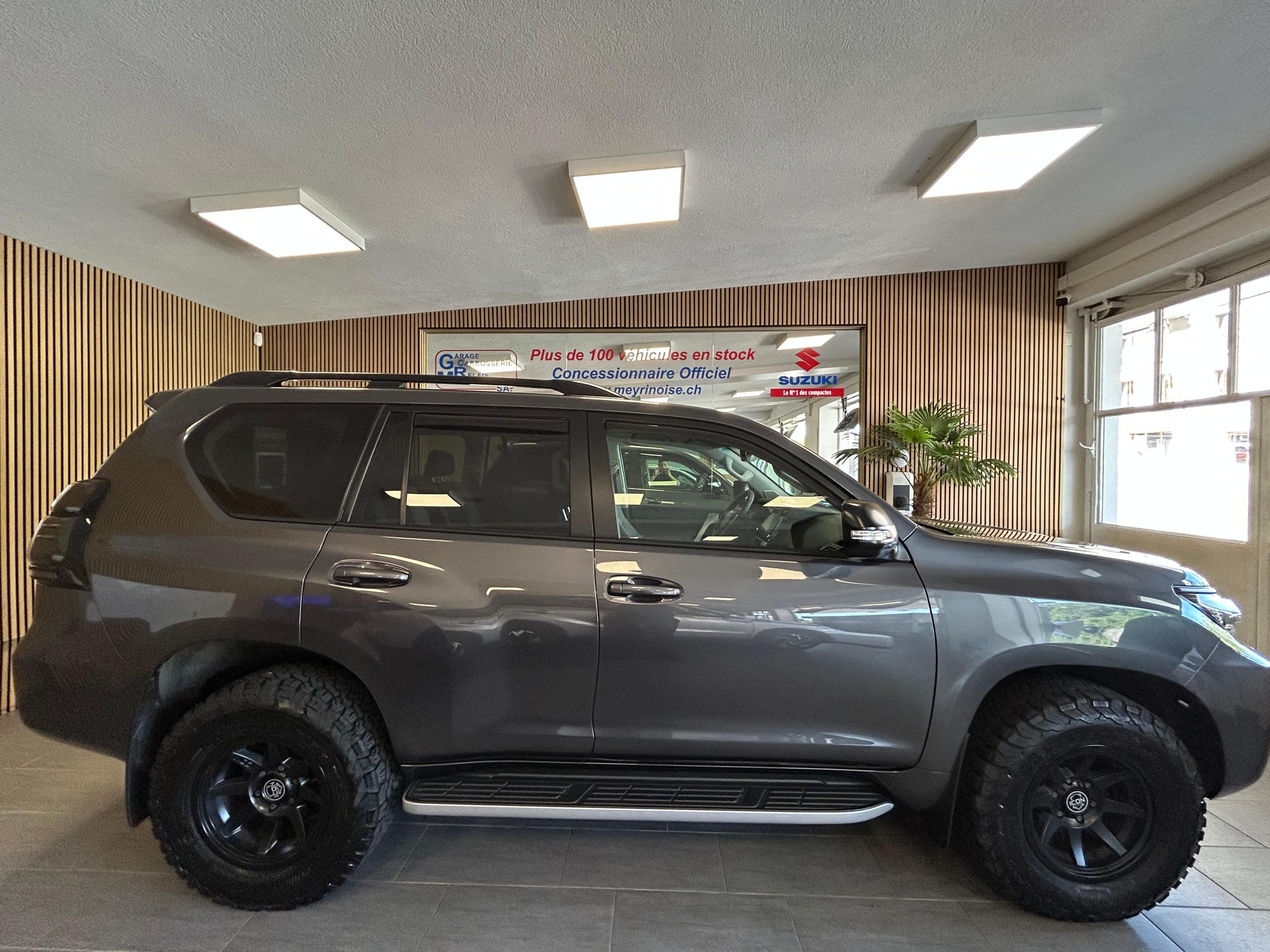 TOYOTA Land Cruiser 2.8 D 204 Invincible