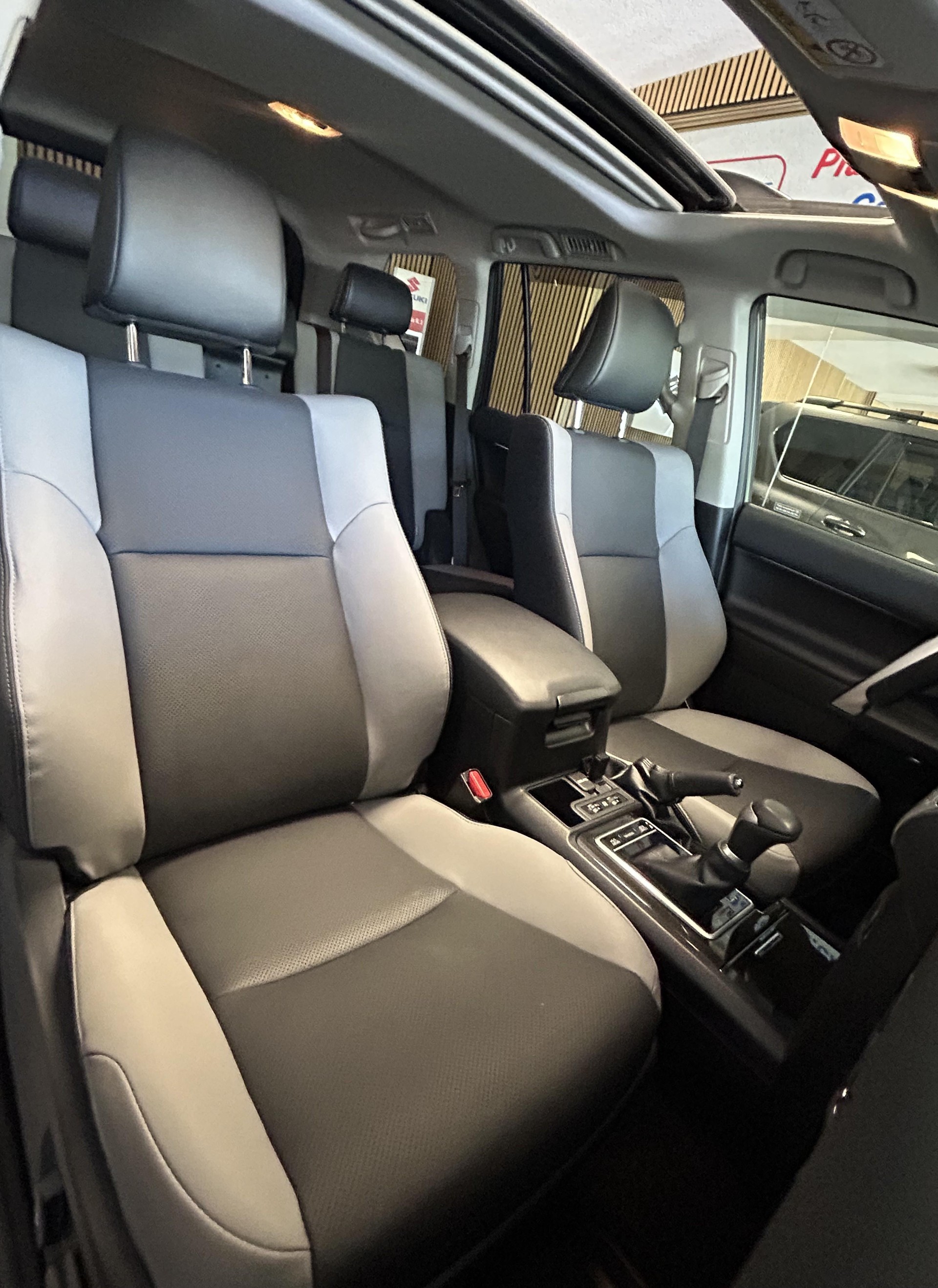 TOYOTA Land Cruiser 2.8 D 204 Invincible-image-21