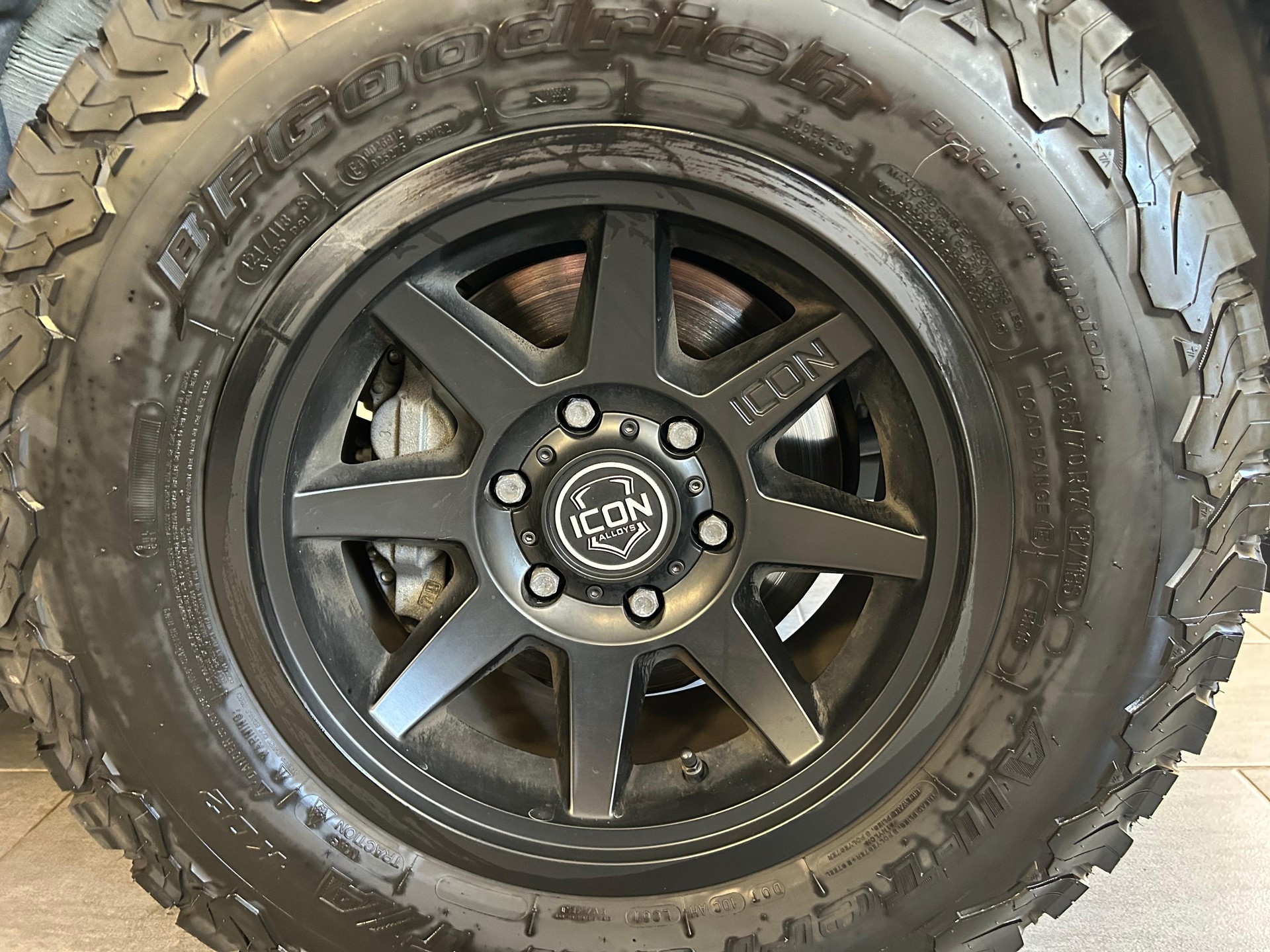 TOYOTA Land Cruiser 2.8 D 204 Invincible-image-8