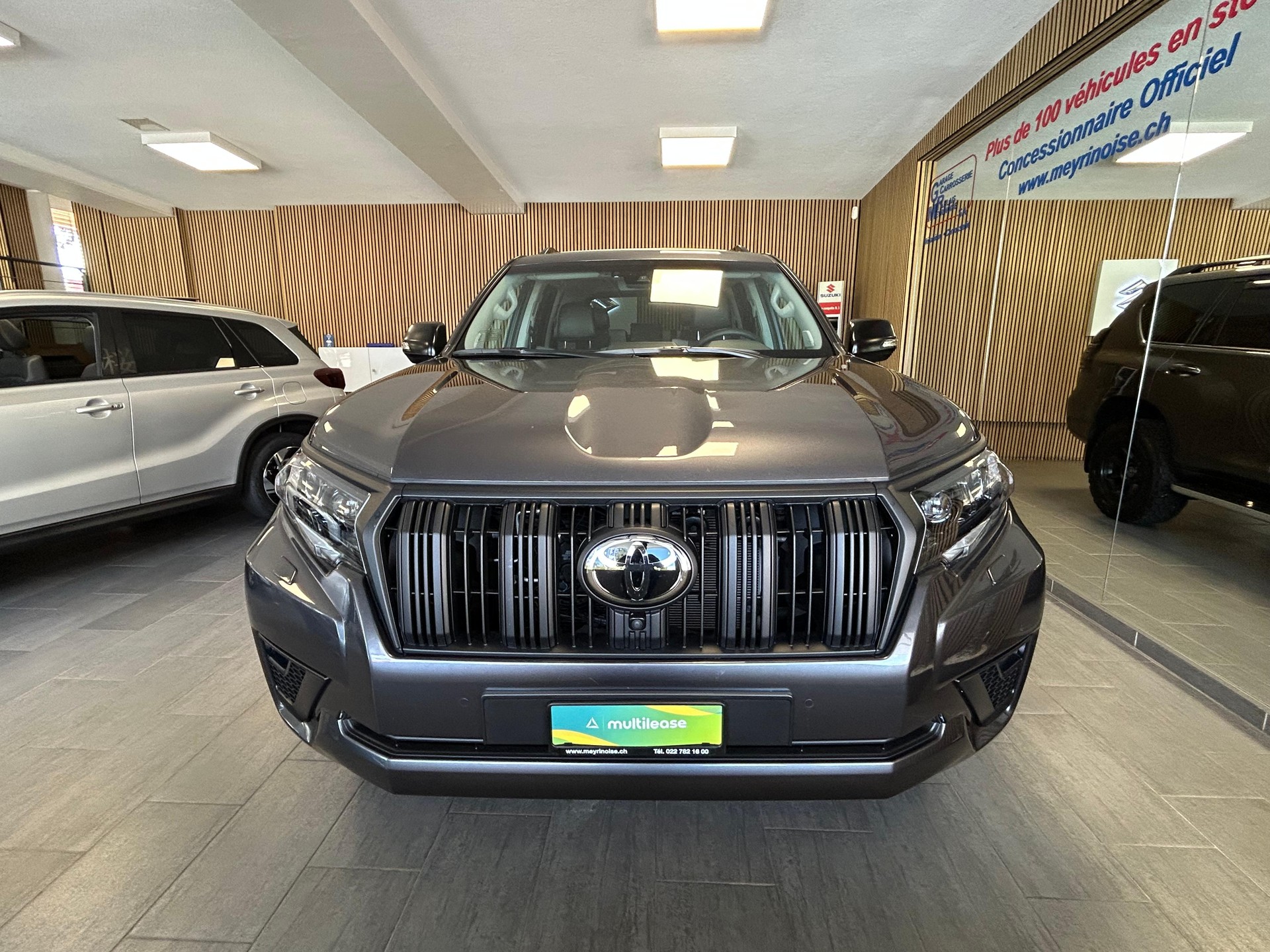 TOYOTA Land Cruiser 2.8 D 204 Invincible-showroom-element-3