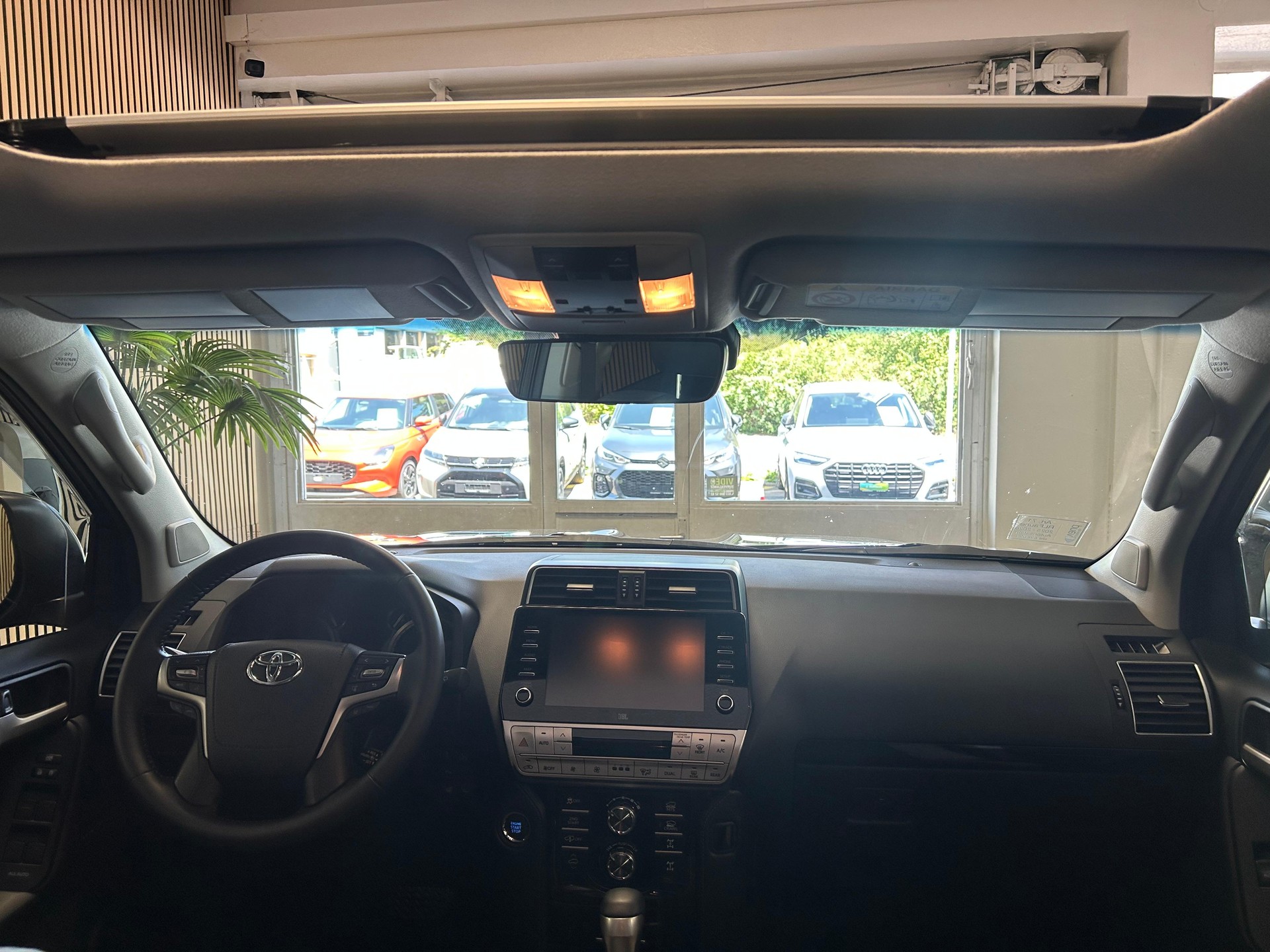 TOYOTA Land Cruiser 2.8 D 204 Invincible-image-9
