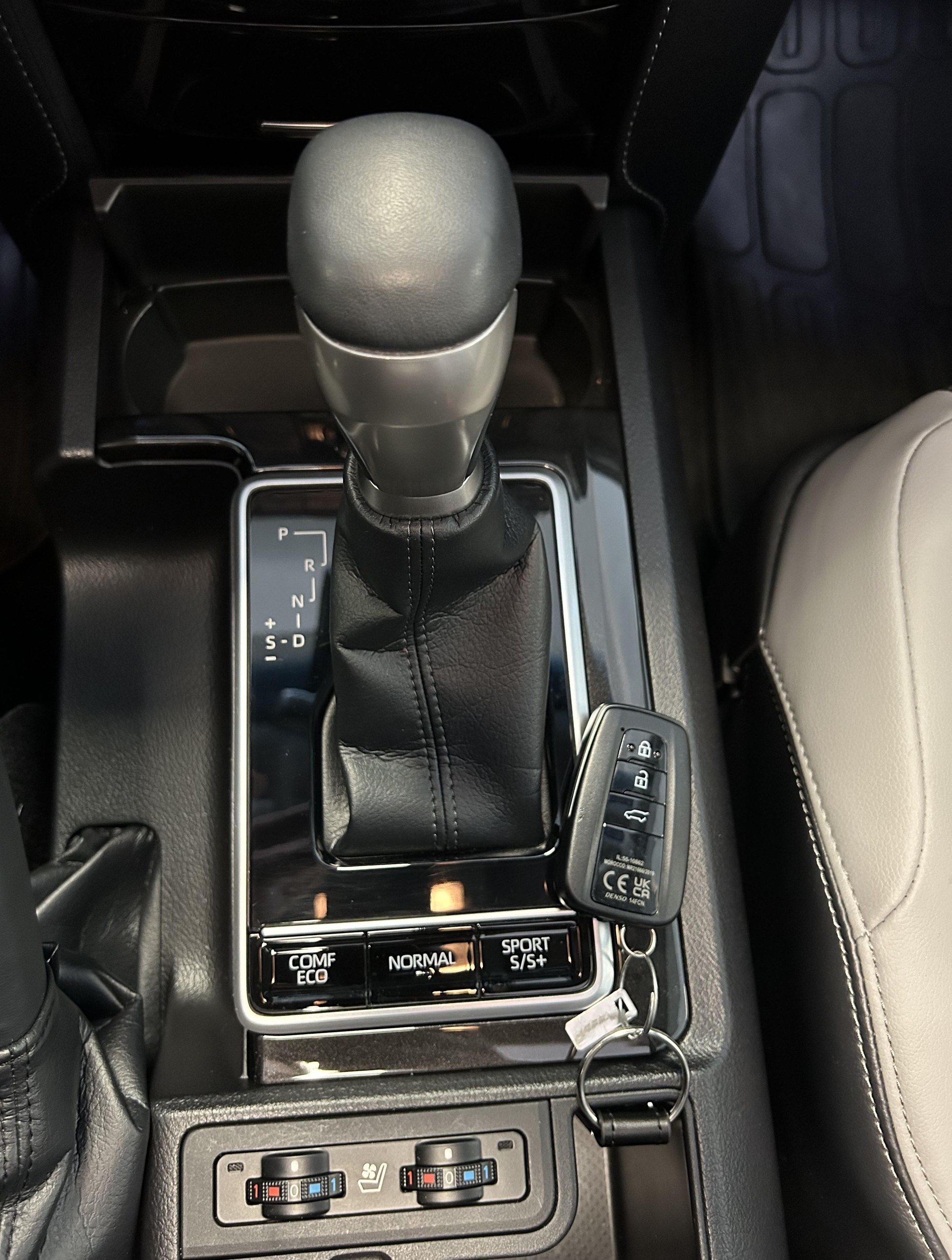 TOYOTA Land Cruiser 2.8 D 204 Invincible-image-16