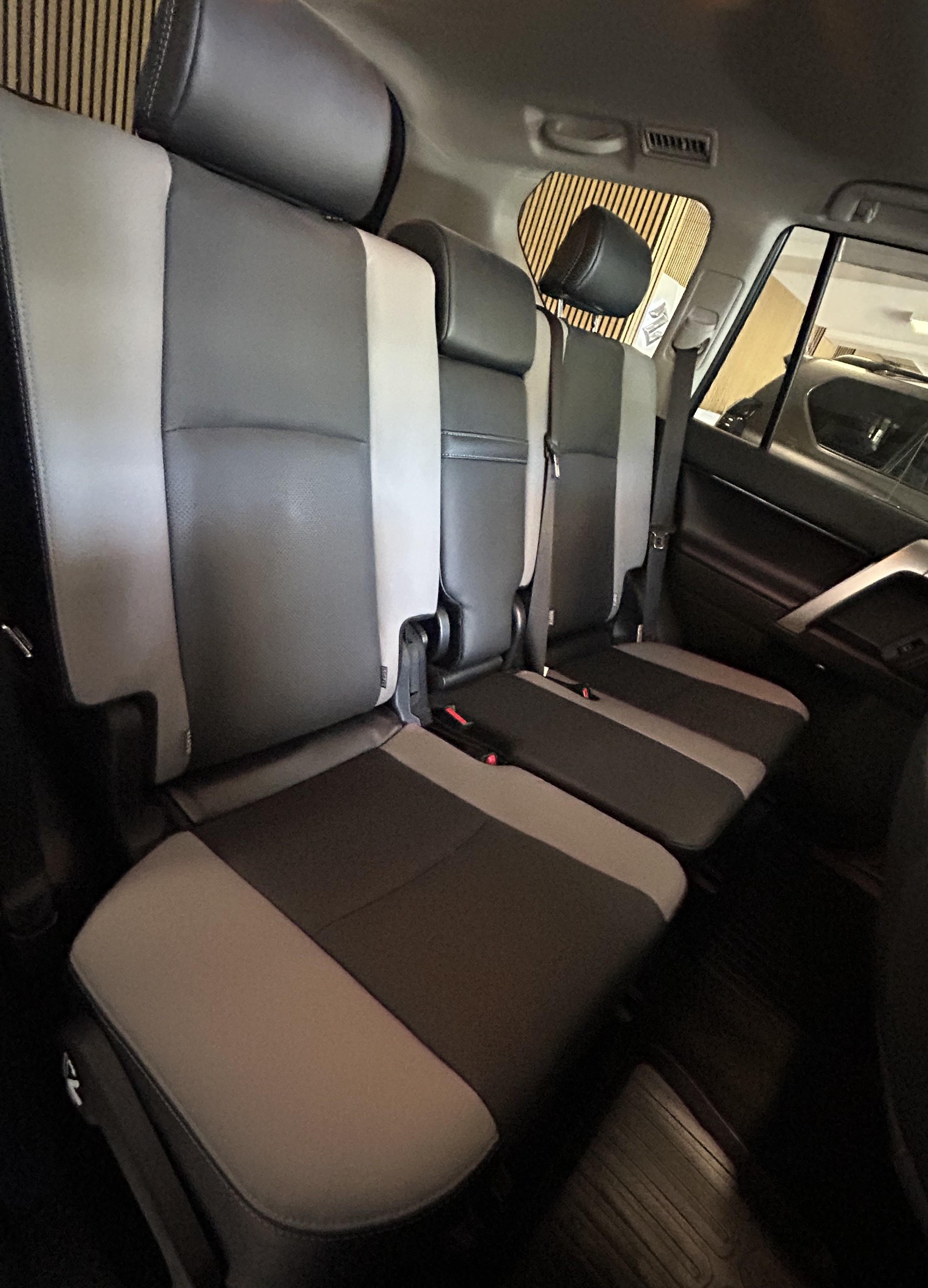 TOYOTA Land Cruiser 2.8 D 204 Invincible-image-23