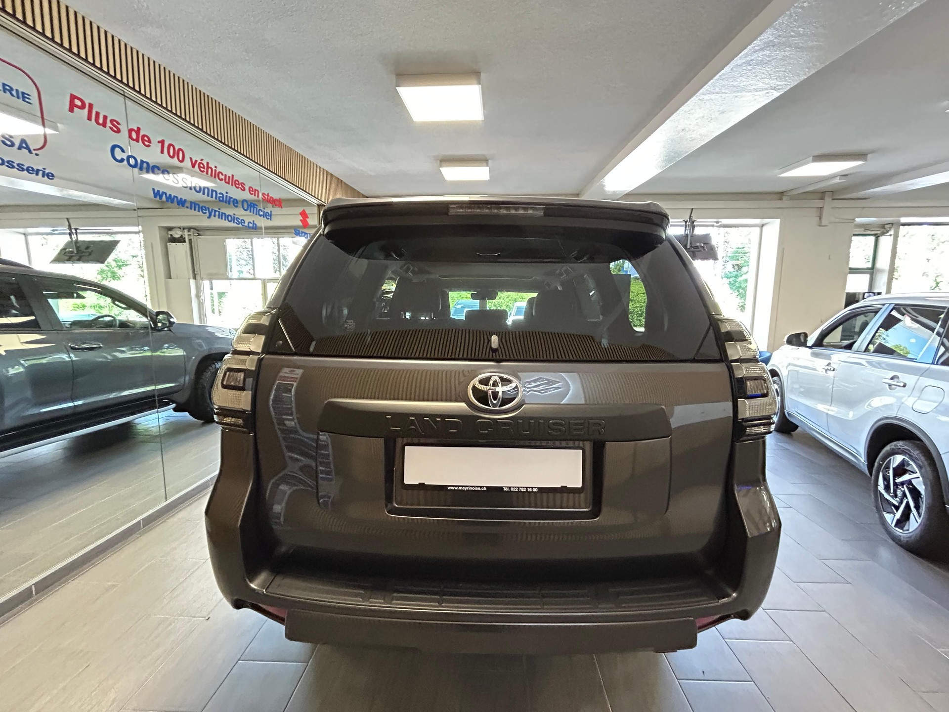 TOYOTA Land Cruiser 2.8 D 204 Invincible-image-6