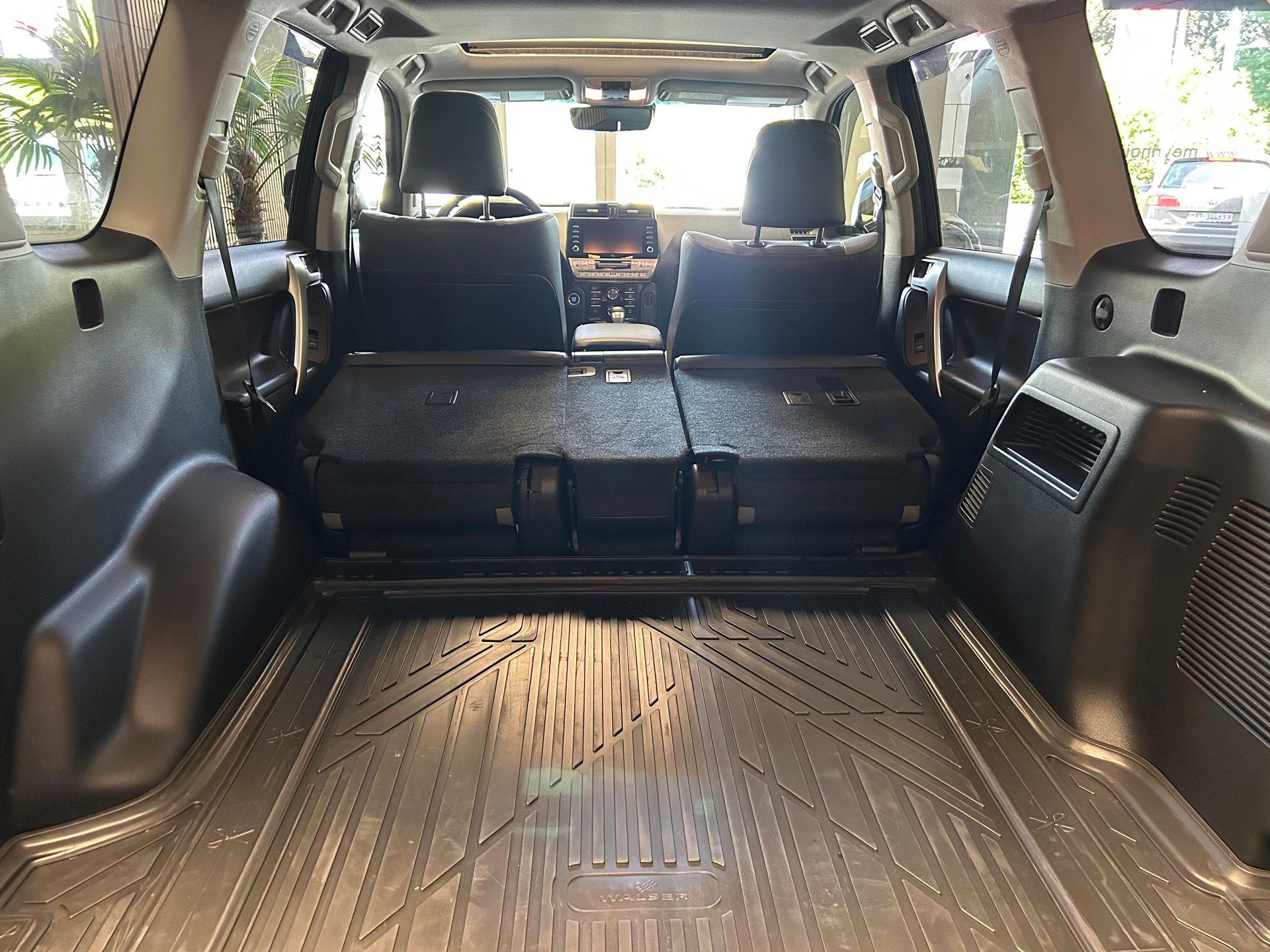 TOYOTA Land Cruiser 2.8 D 204 Invincible-image-27