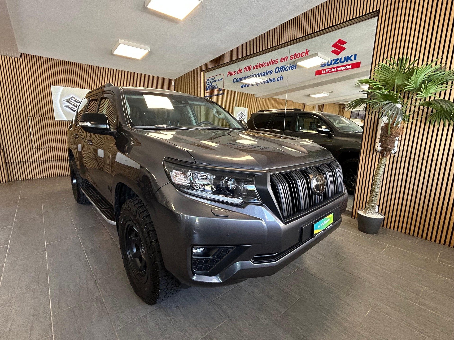 TOYOTA Land Cruiser 2.8 D 204 Invincible-showroom-element-2