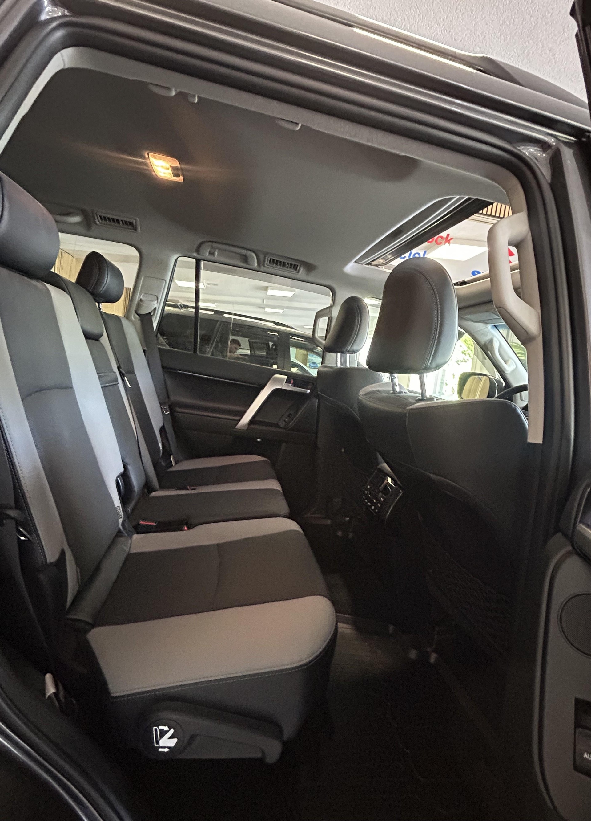 TOYOTA Land Cruiser 2.8 D 204 Invincible-image-22