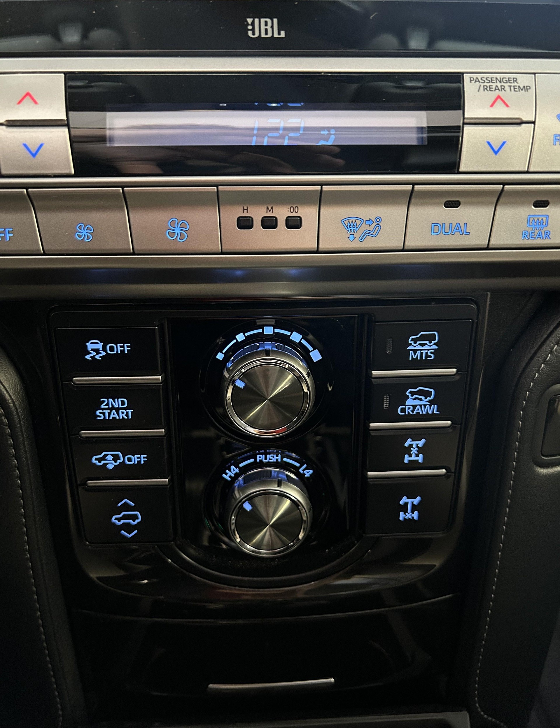 TOYOTA Land Cruiser 2.8 D 204 Invincible-image-17