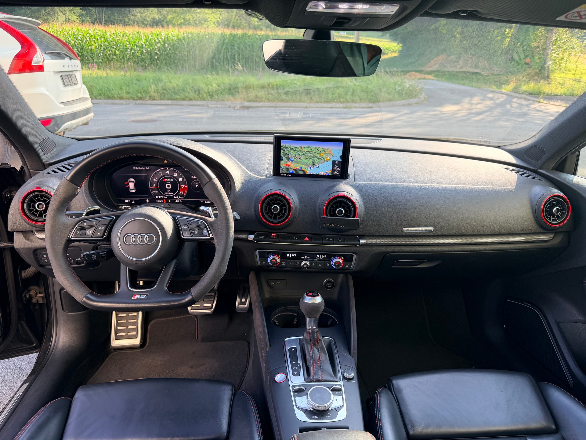 AUDI RS3 Sportback 2.5 TSI quattro S-tronic-image-8
