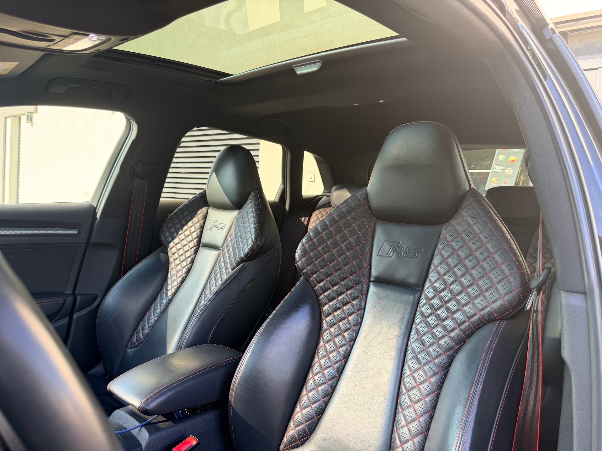 AUDI RS3 Sportback 2.5 TSI quattro S-tronic-image-12