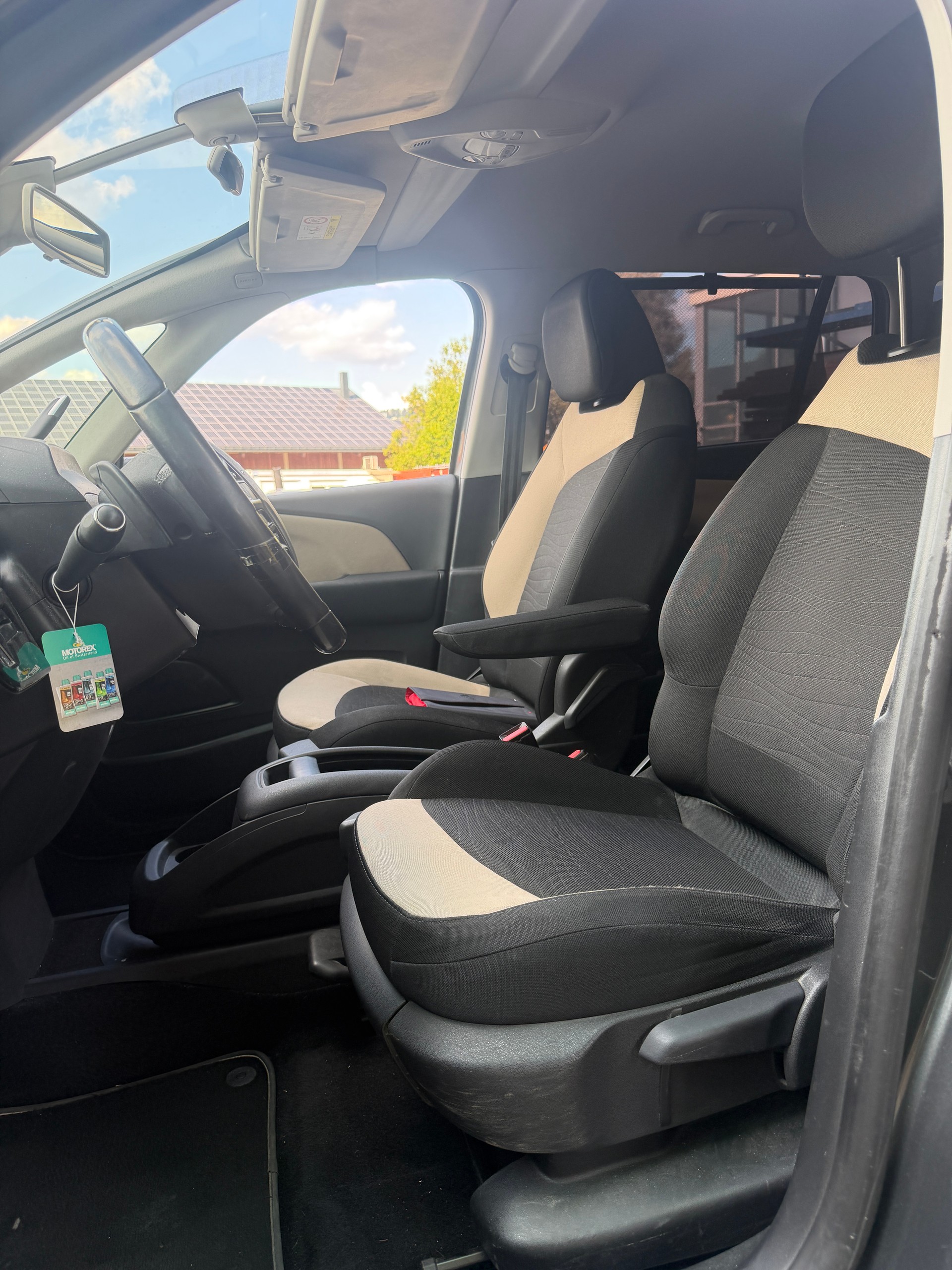 CITROEN Grand C4 Picasso 1.6 e-HDi Attraction EGS6-image-8