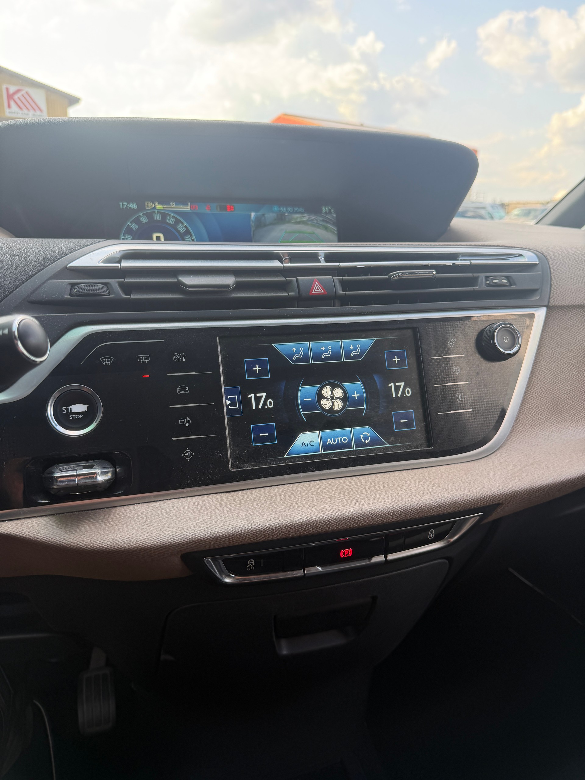 CITROEN Grand C4 Picasso 1.6 e-HDi Attraction EGS6-image-10