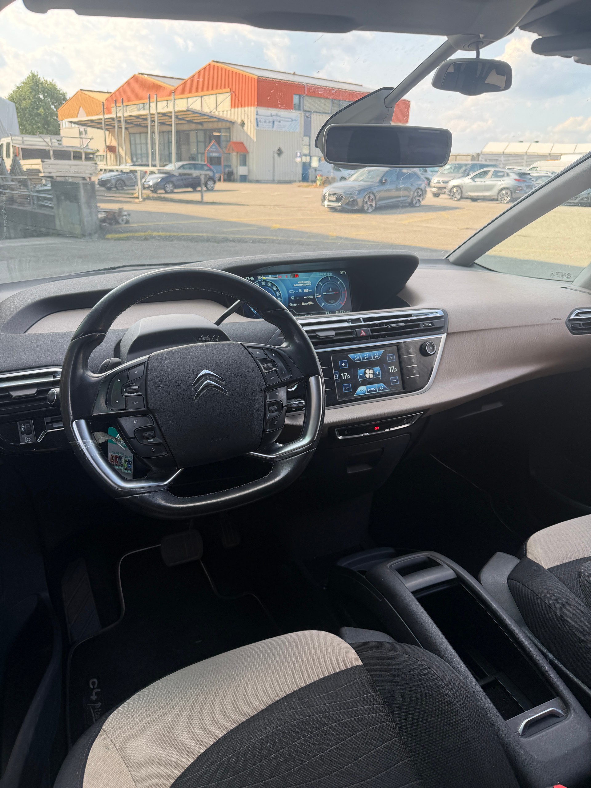 CITROEN Grand C4 Picasso 1.6 e-HDi Attraction EGS6-image-9