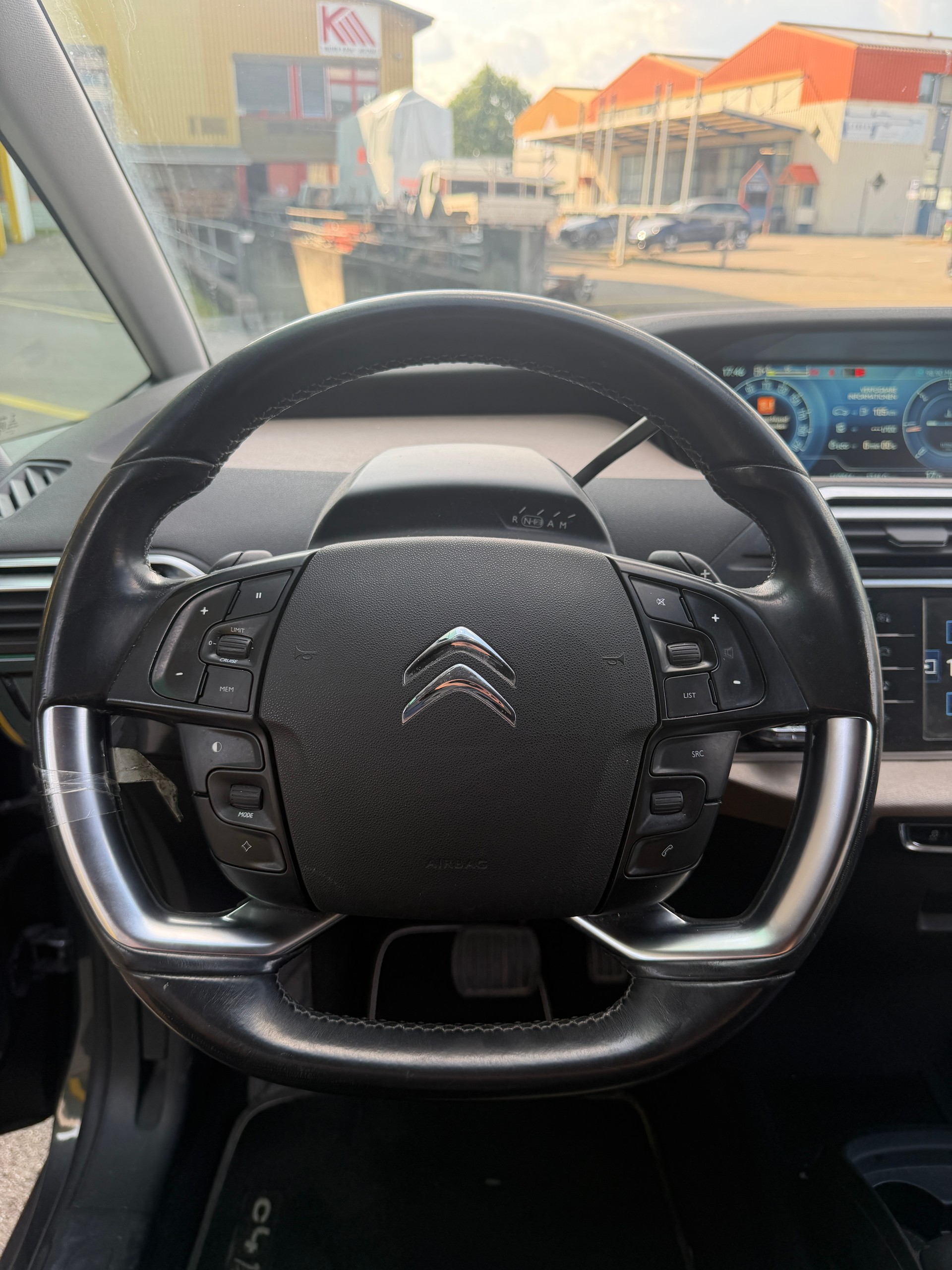 CITROEN Grand C4 Picasso 1.6 e-HDi Attraction EGS6-image-11